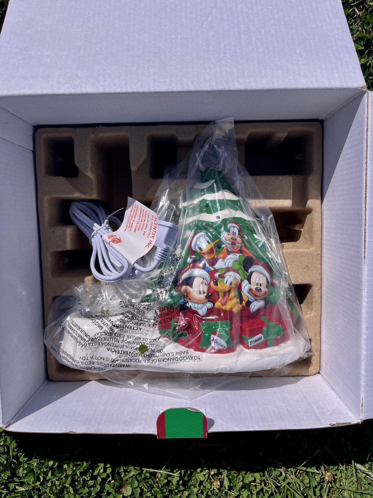 Scentsy Disney Christmas Wax Warmer Mickey Minnie Goofy Donald Pluto Open Box