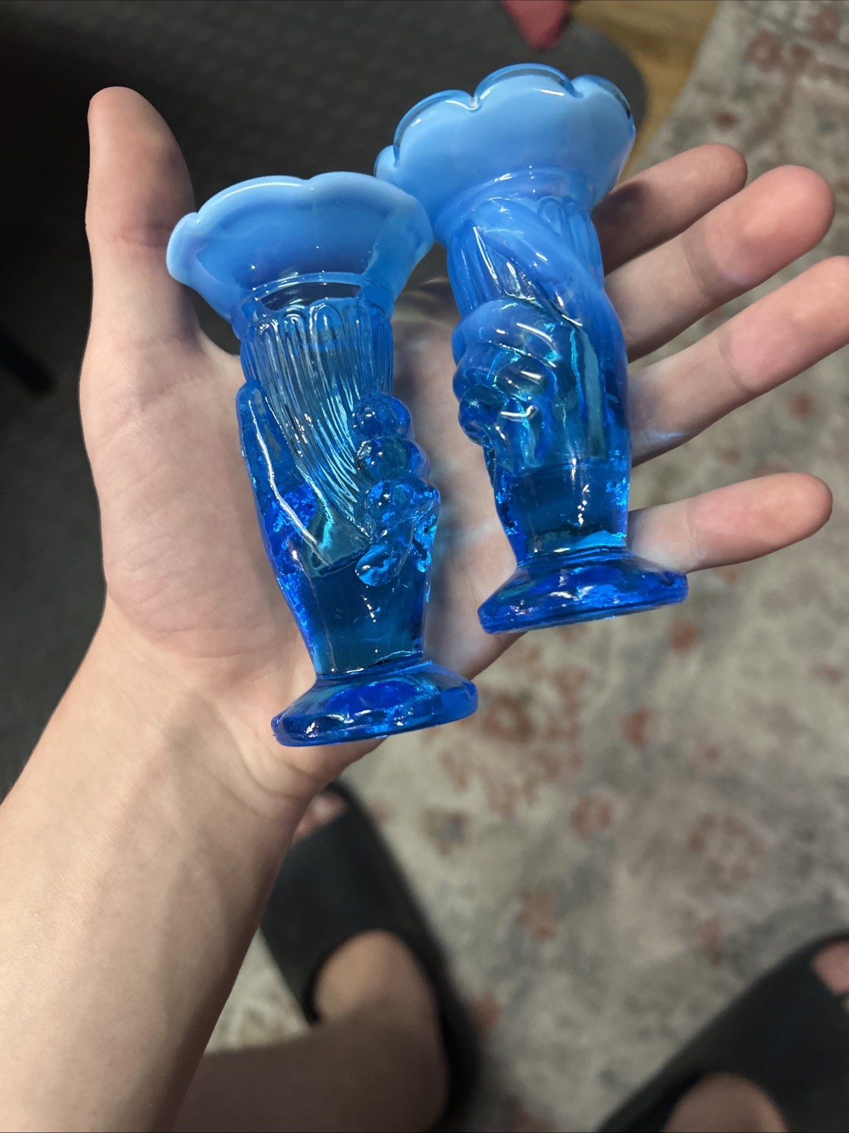 VINTAGE FENTON GLASS BLUE OPALESCENT MINIATURE HAND VASEs