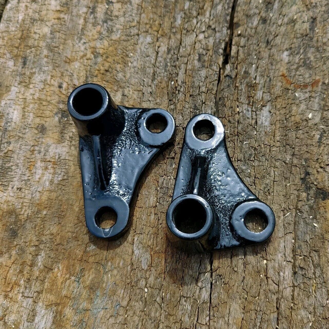 MOTOR MOUNTS (Left+Right) FOR INDIAN CHIEF MOTORCYCLE 1939-47; PN: 74482,74483; MOTOR MOUNTS (Left+Right) FOR INDIAN CHIEF MOTORCYCLE 1939-47; PN: 74482,74483;