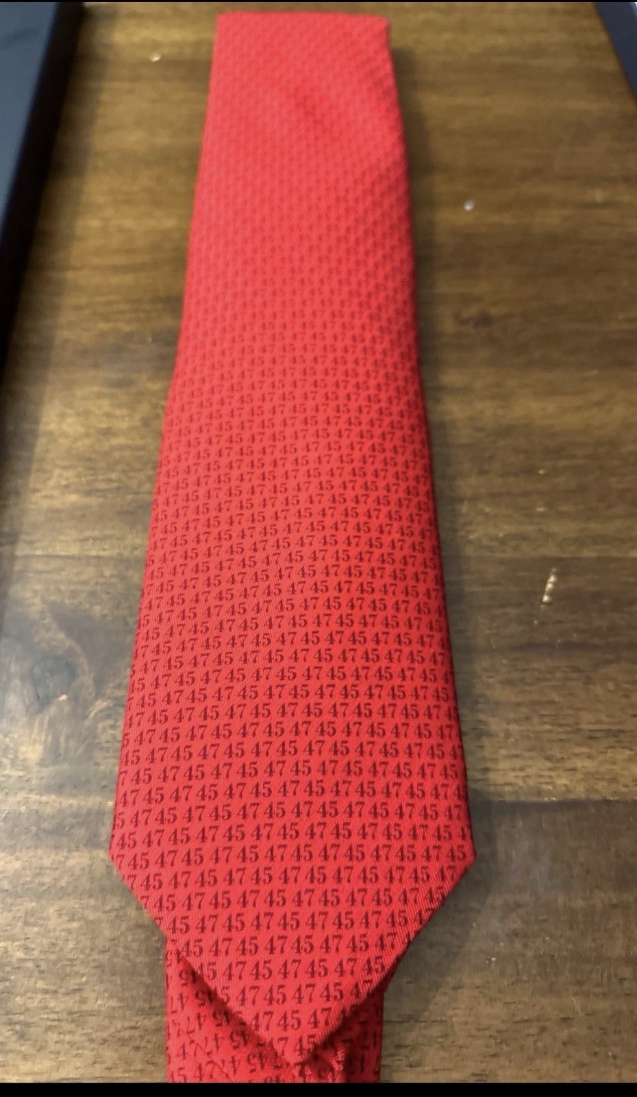 Official White House President Donald J. Trump Vineyard Vines 45-47 Necktie 