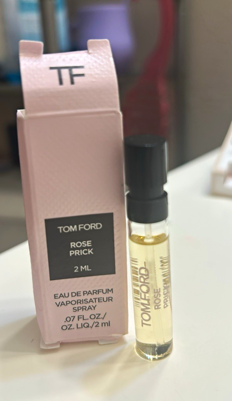 Tom Ford Rose Prick Eau de Parfum Spray Sample 2 mL / 0.07 fl oz Tom Ford Rose Prick Eau de Parfum Spray Sample 2 mL / 0.07 fl oz
