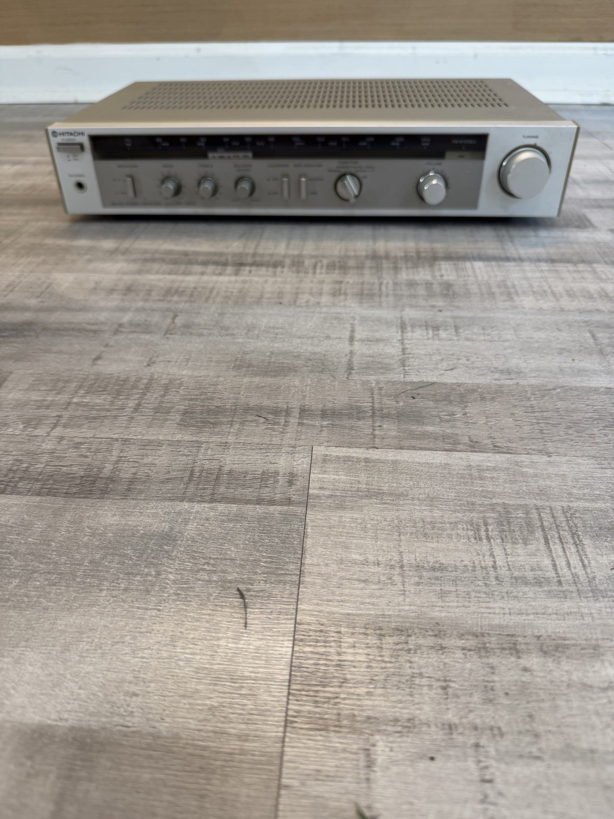 Vintage Hitachi SR-1900 AM/FM Stereo Receiver Phono Tested Working Silver