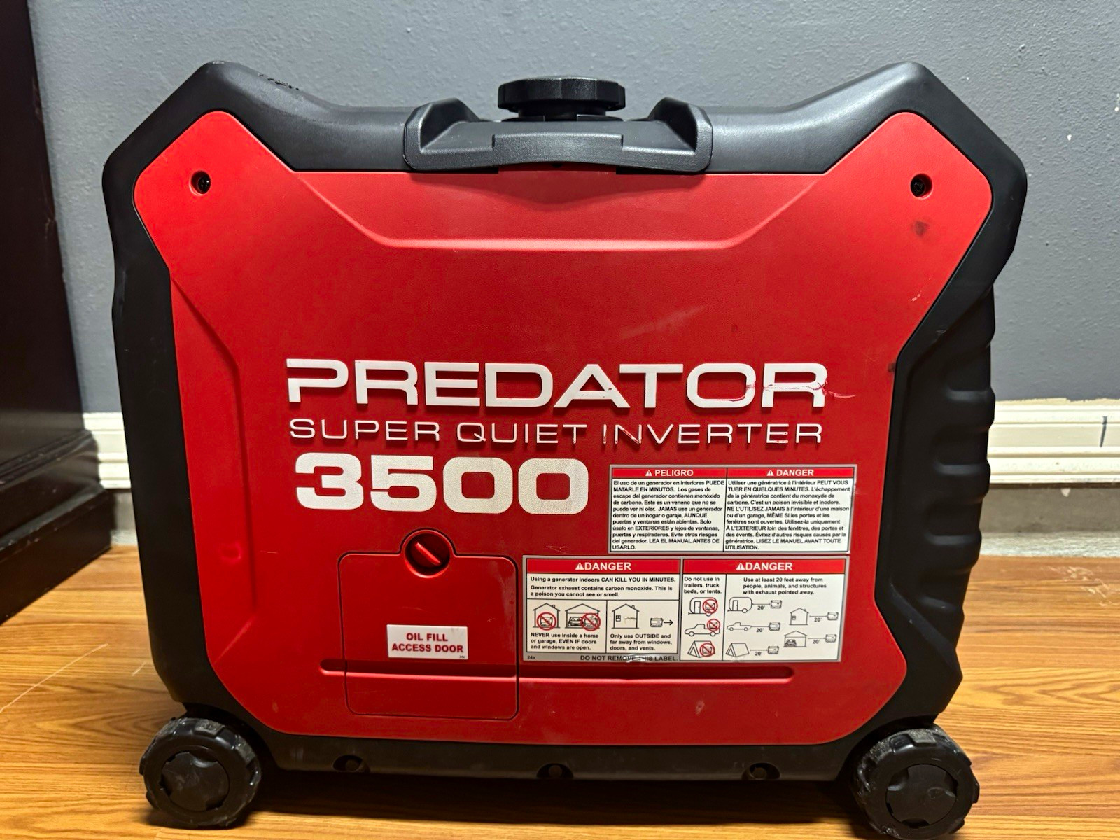 Predator 3500 Super Quiet Inverter Generator 3500W/3000W 120V Red/Black Predator 3500 Super Quiet Inverter Generator 3500W/3000W 120V Red/Black
