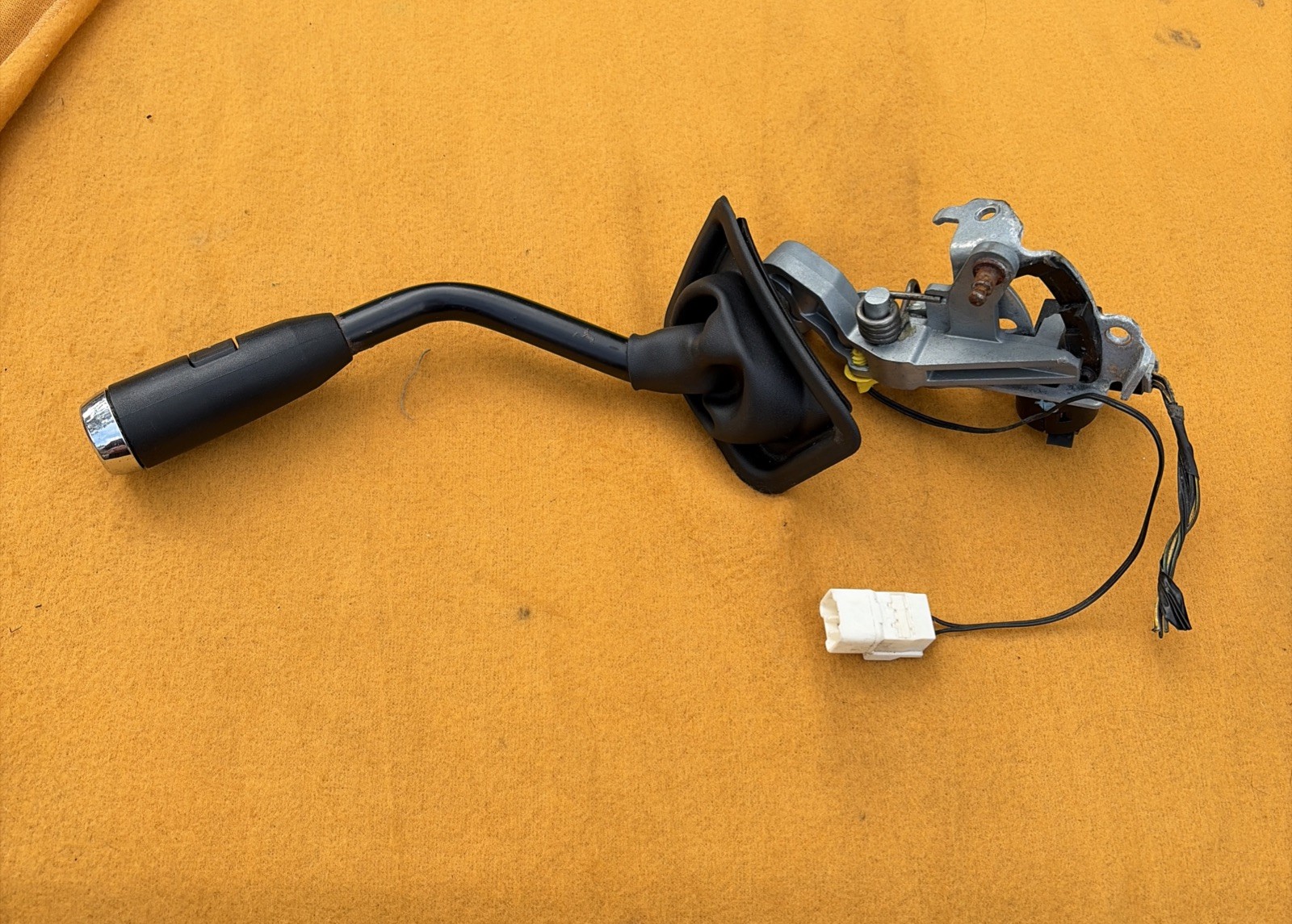 2009-2014 Dodge Ram 1500 Steering Column Mounted Shifter Handle Shift Lever OEM 2009-2014 Dodge Ram 1500 Steering Column Mounted Shifter Handle Shift Lever OEM