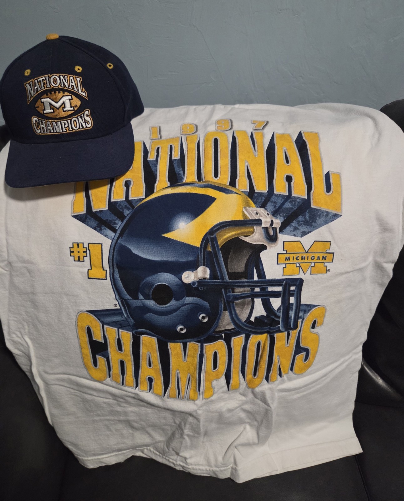 Vintage Michigan Wolverines 1997 National Champions Shirt (XL) and Hat