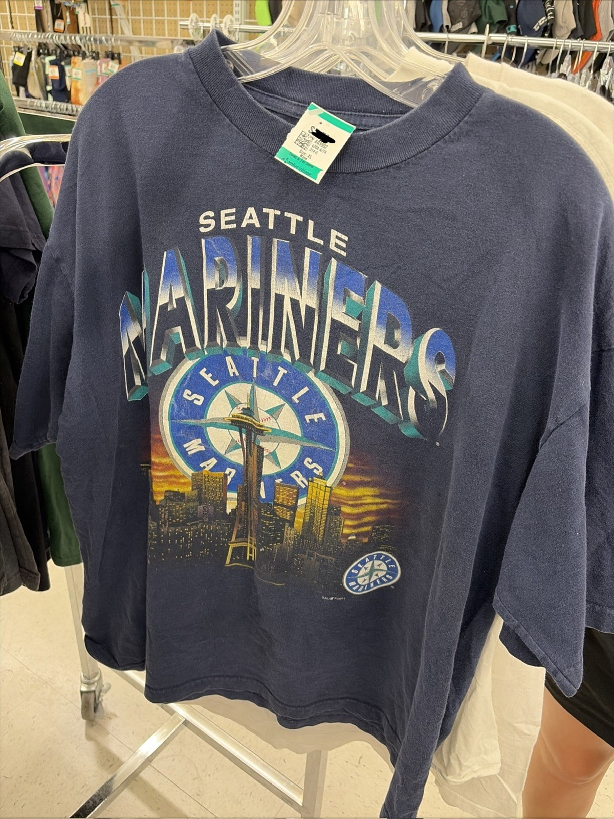 Vintage SEATTLE MARINERS Year 2000 T-Shirt with Space Needle and Skyline XXL Vintage SEATTLE MARINERS Year 2000 T-Shirt with Space Needle and Skyline XXL