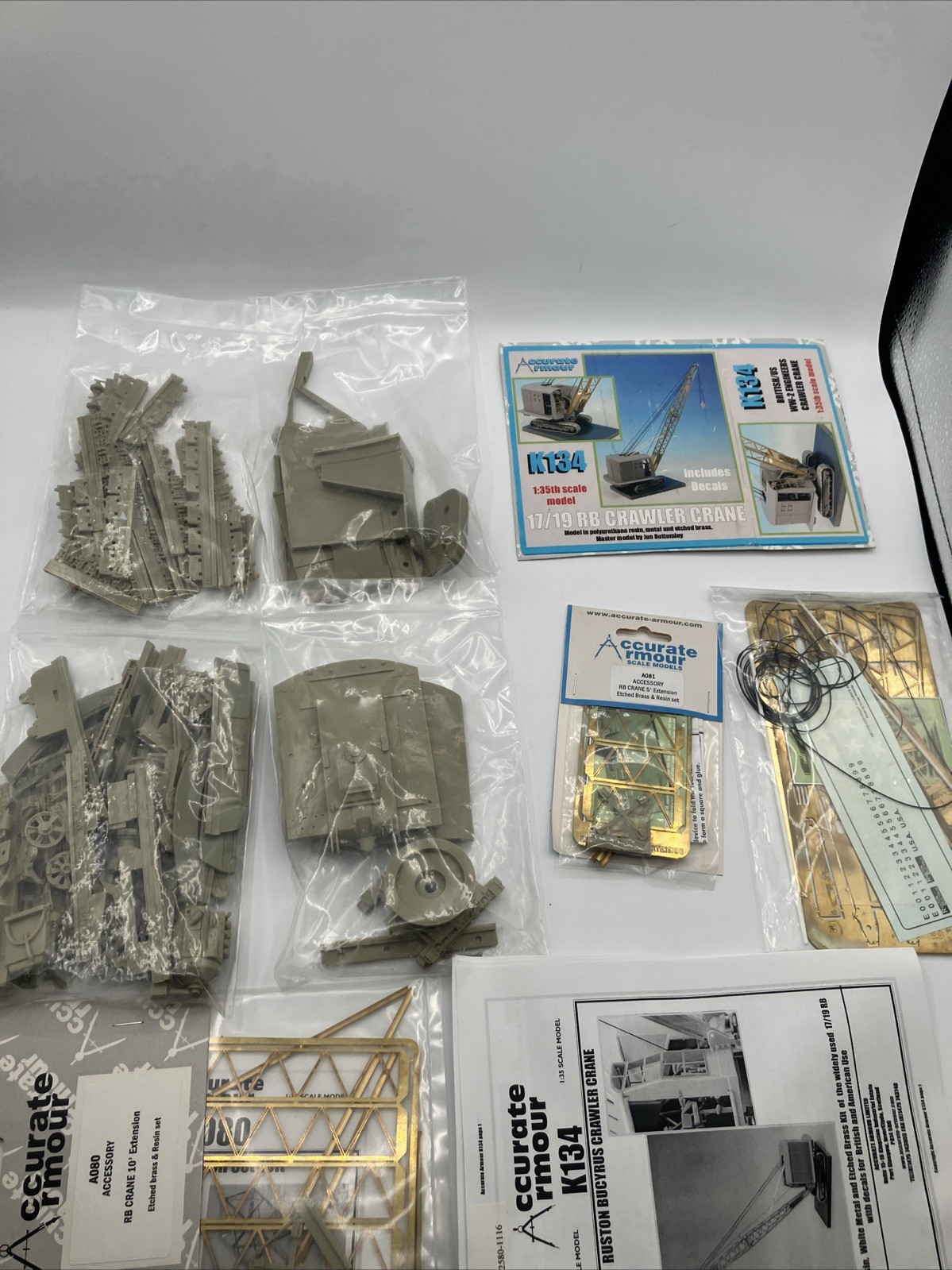 1/35 Accurate Armor #K133 17/19 RB Crawler Excavator (resin kit) W BRass decals 1/35 Accurate Armor #K133 17/19 RB Crawler Excavator (resin kit) W BRass decals