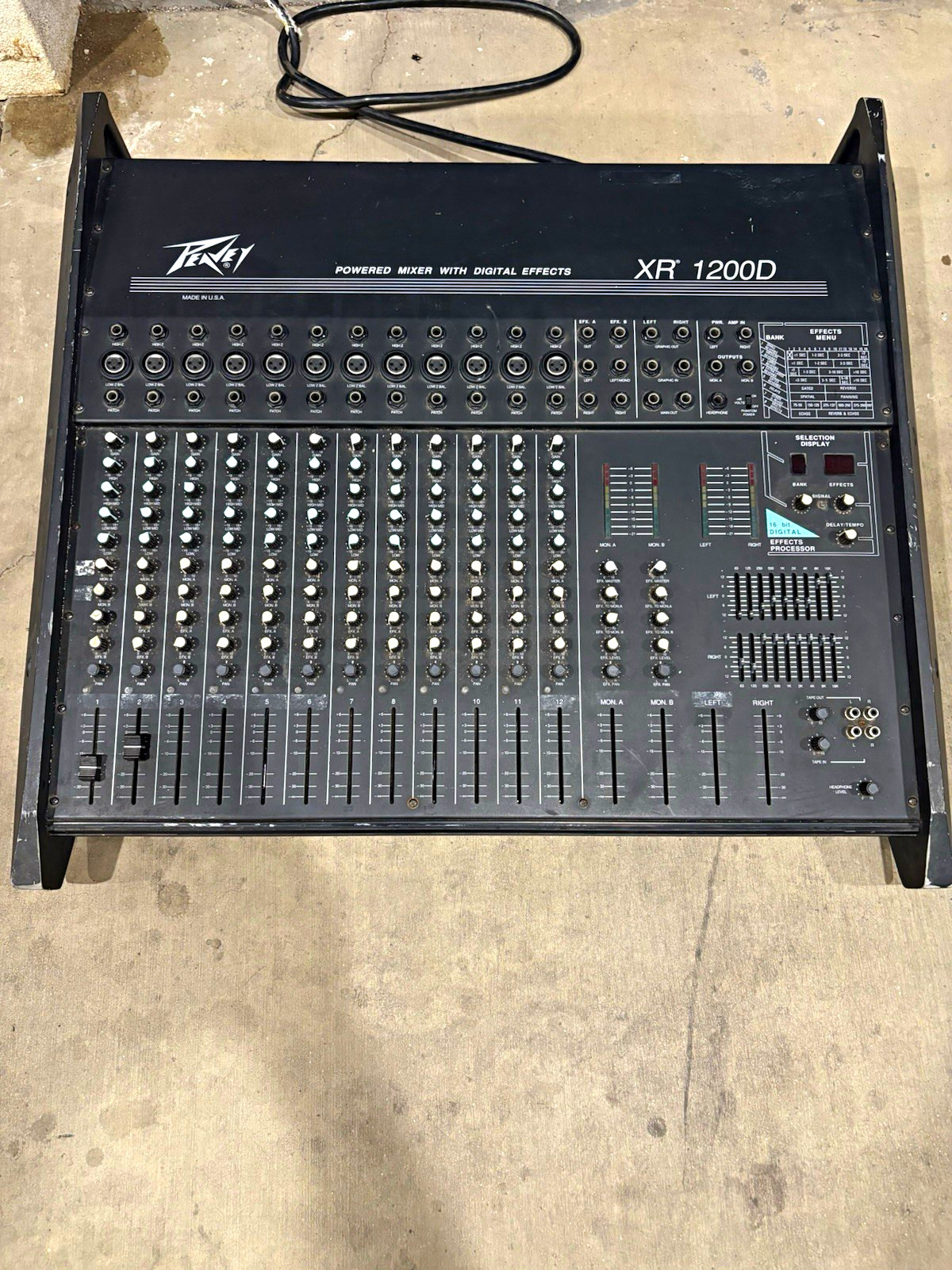Peavey XR 1200D 12-Channel Powered Mixer w/ Built-In Amp, Digital Effects Peavey XR 1200D 12-Channel Powered Mixer w/ Built-In Amp, Digital Effects