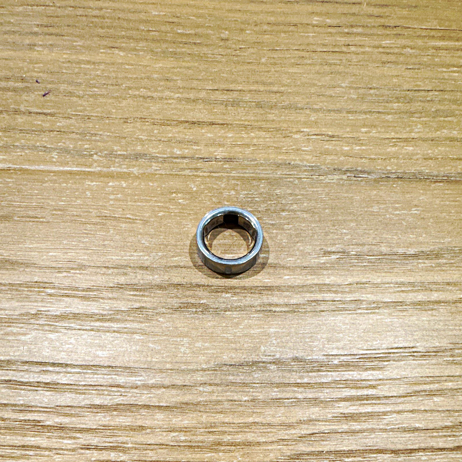 Oura Ring 4 Smart Ring Sleep Tracking, Silver Size 8, with charging dock