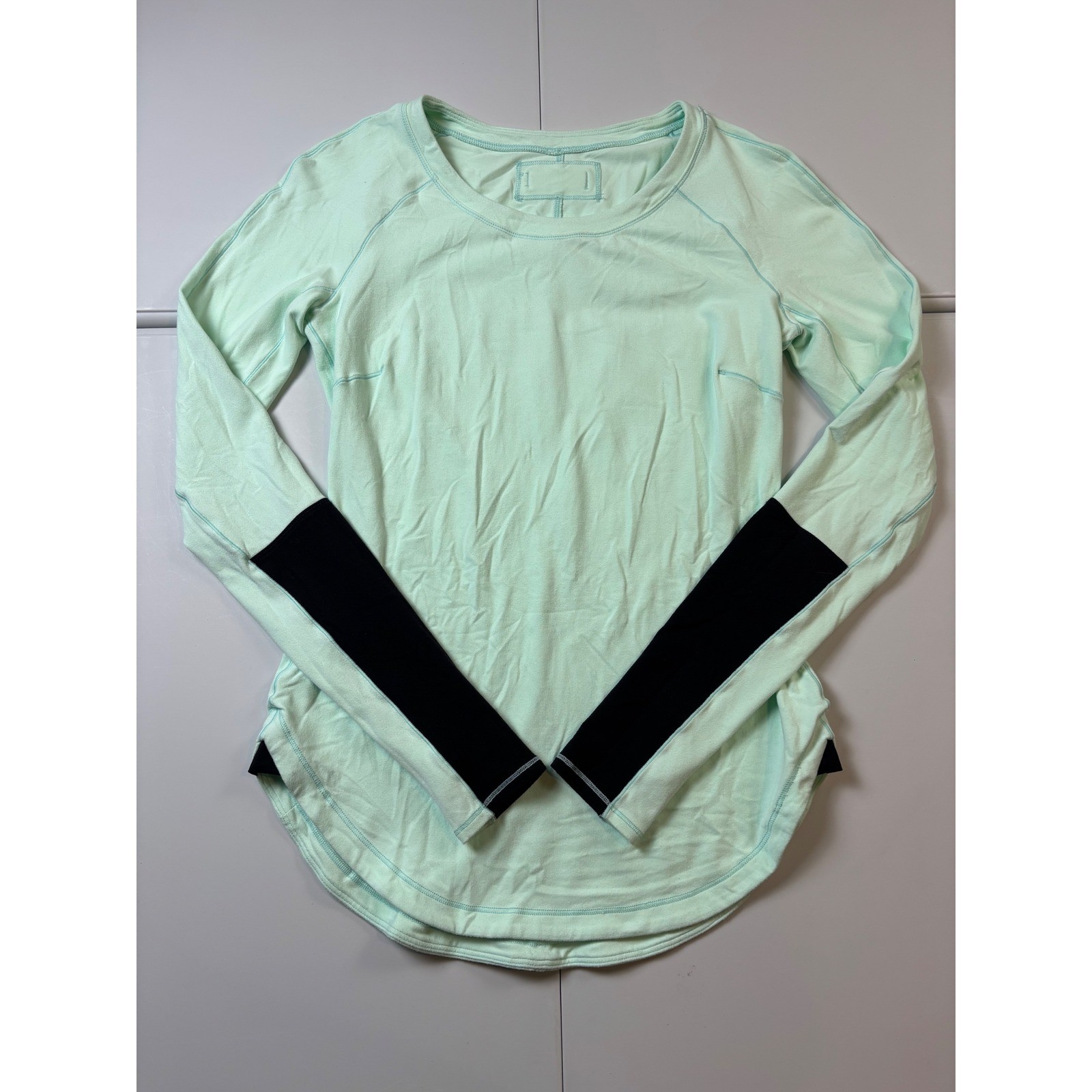 Lululemon Run First Base Long Sleeve Mint Green Thumbhole Top Black Women 6