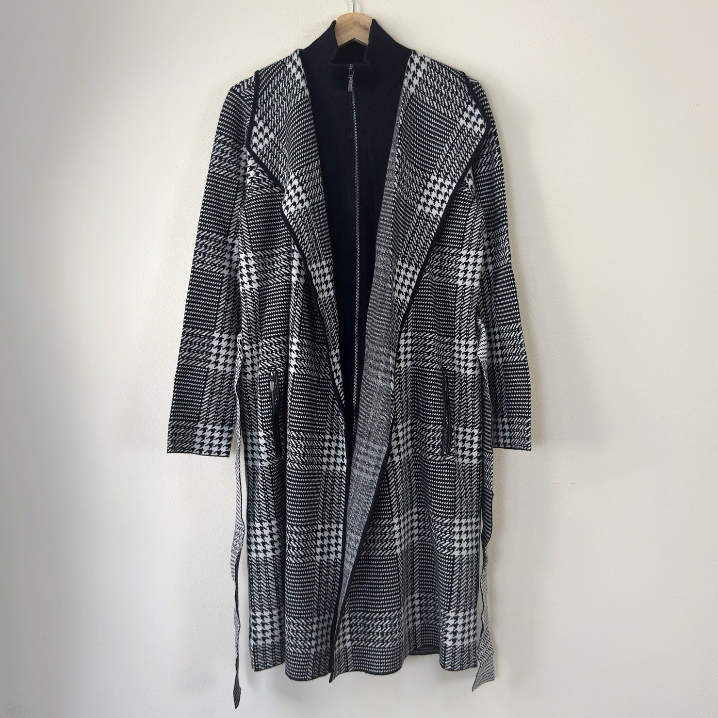 NWT Tahari SAMPLE Plaid Black White Coatigan Cardigan Coat - Medium