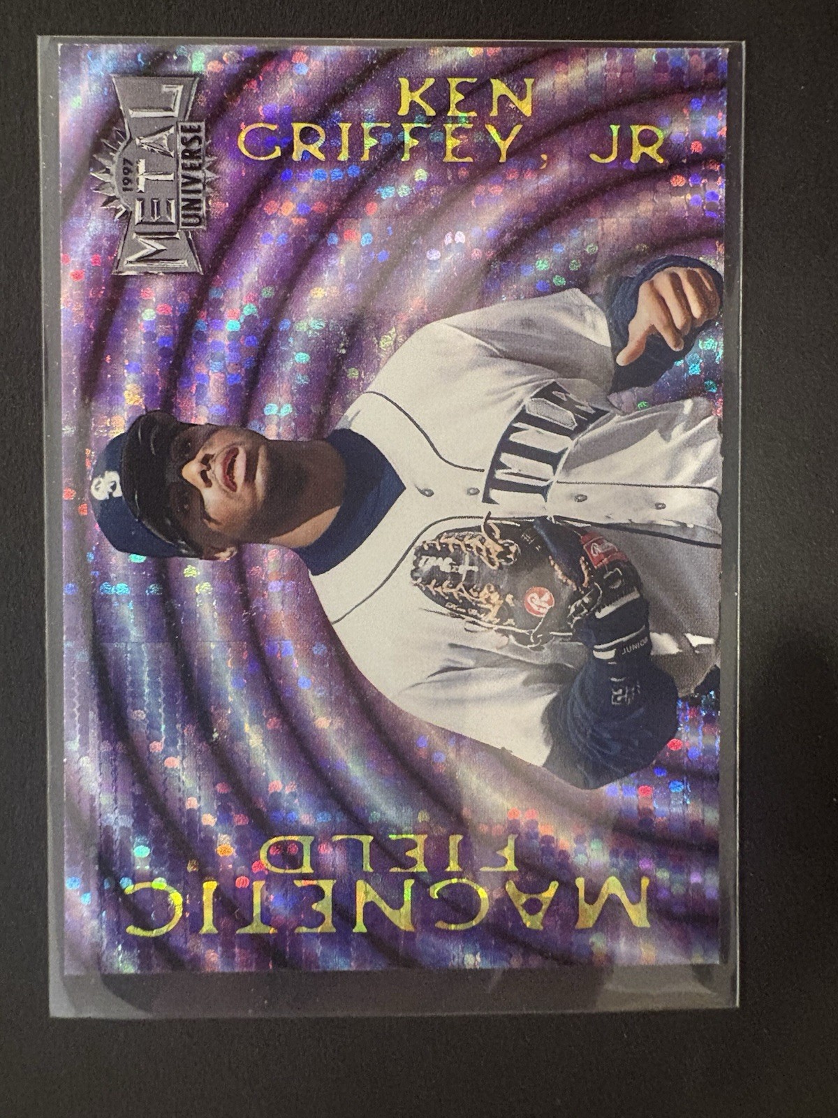 1997 Skybox Metal Universe - Magnetic Field Ken Griffey Jr #4 Mariners 1997 Skybox Metal Universe - Magnetic Field Ken Griffey Jr #4 Mariners