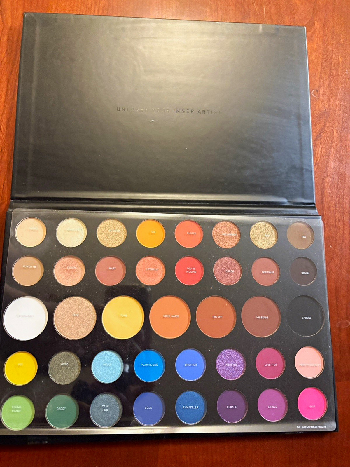 Morphe x James Charles Multicolor Pressed Powder Eyeshadow Palette Morphe x James Charles Multicolor Pressed Powder Eyeshadow Palette