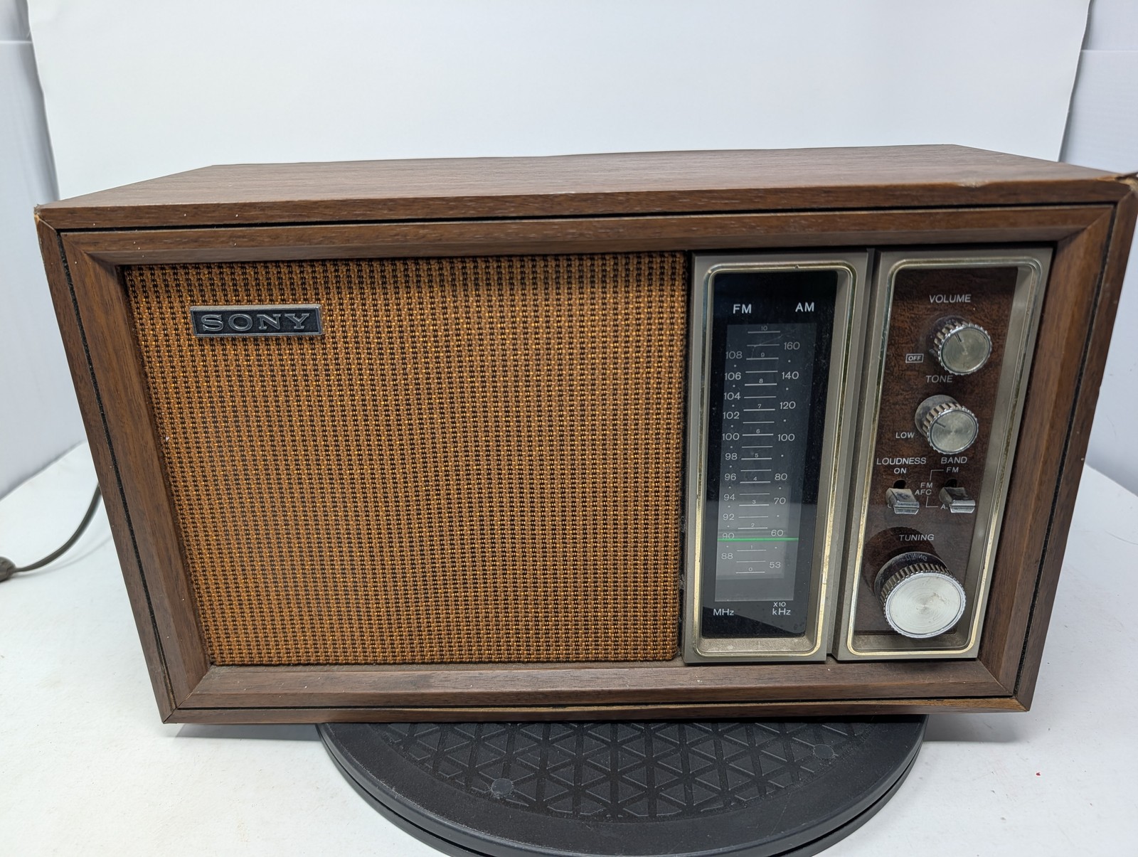Vintage SONY TFM-9450W AM/FM Transistor Radio Wood Grain Cabinet Works Vintage SONY TFM-9450W AM/FM Transistor Radio Wood Grain Cabinet Works
