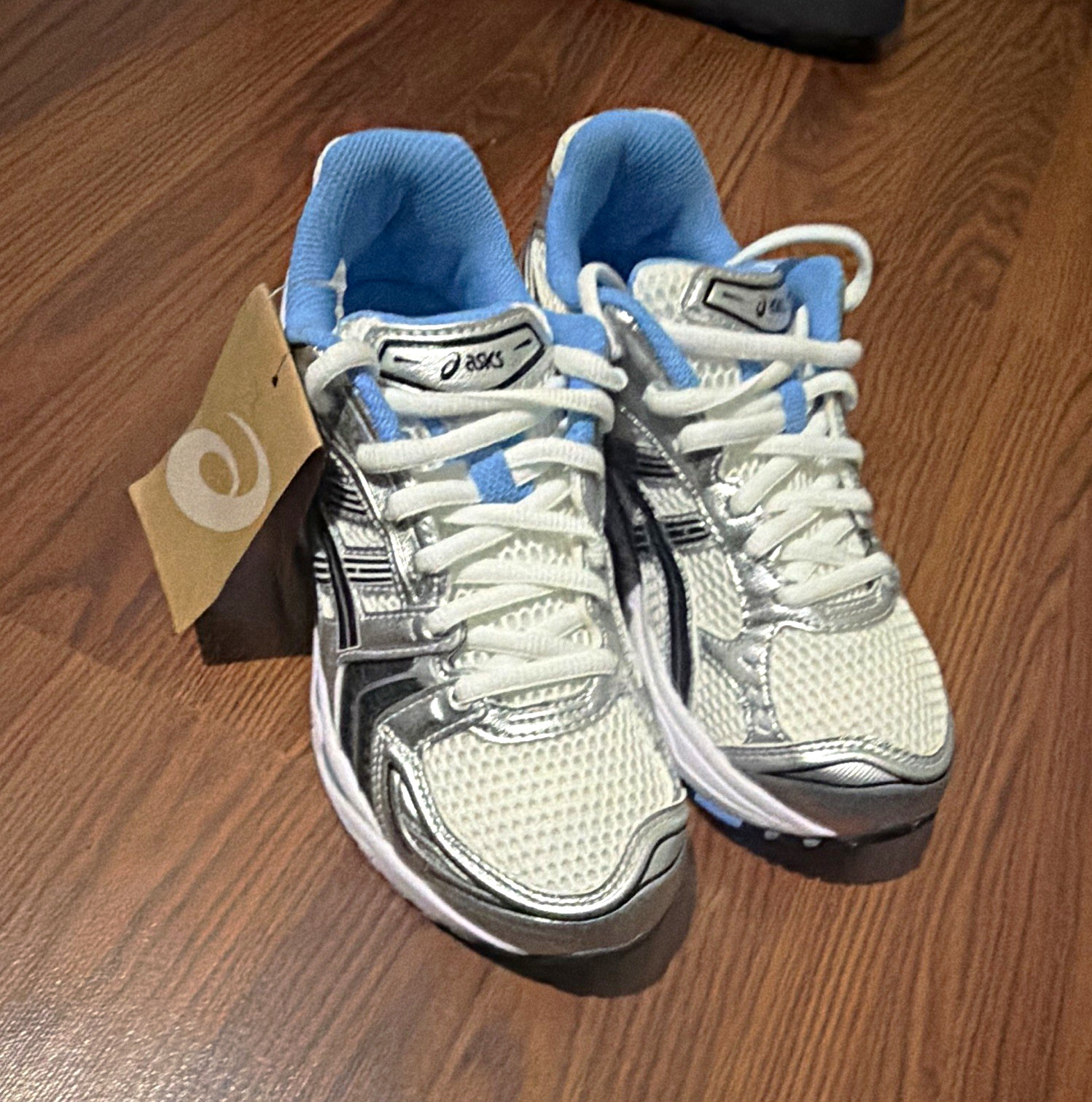 ASICS Gel Kayano Men’s Low Top Mesh Lace-Up Sneakers White/Silver/Blue ASICS Gel Kayano Men’s Low Top Mesh Lace-Up Sneakers White/Silver/Blue