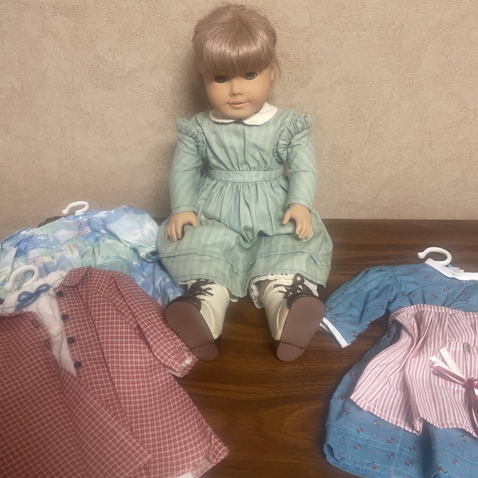 American Girl Doll Kirsten Blonde Blue Eyes Pleasant Co 18in+ 3 More Outfits