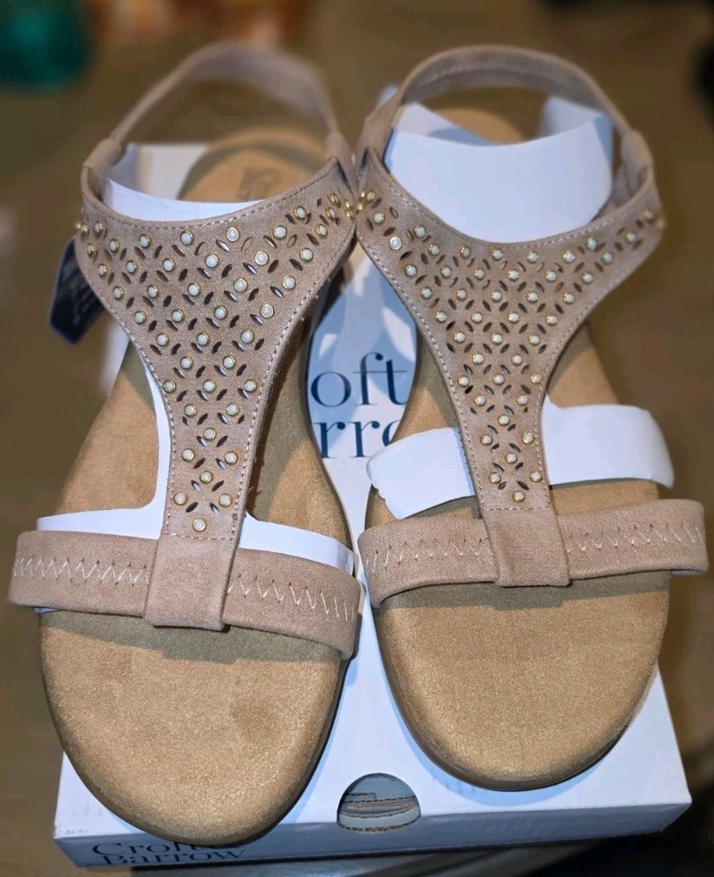 Croft & Barrow Taupe Studded Strappy Slip On Sandals Women’s Wide 9.5