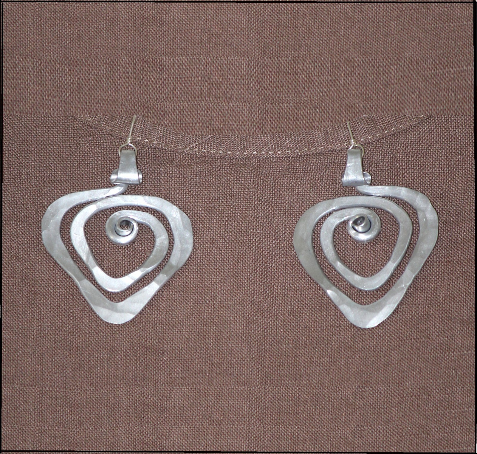 ANTIJOYAS  Handmade ART-2-WEAR Hammered Aluminum TCHAI EARRINGS Heart  HP38