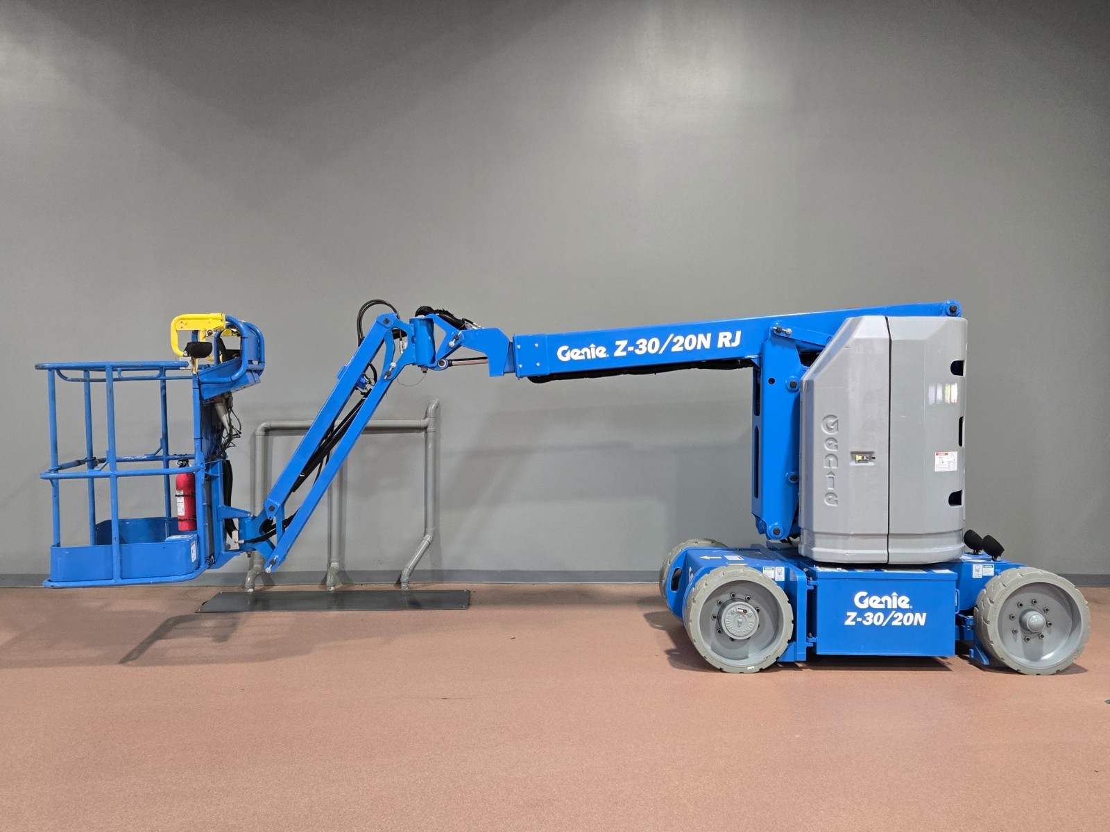 2018 GENIE Z-30/20N RJ ELECTRIC 500 LB 30\' ARTICULATING BOOM LIFT AERIAL LIFT