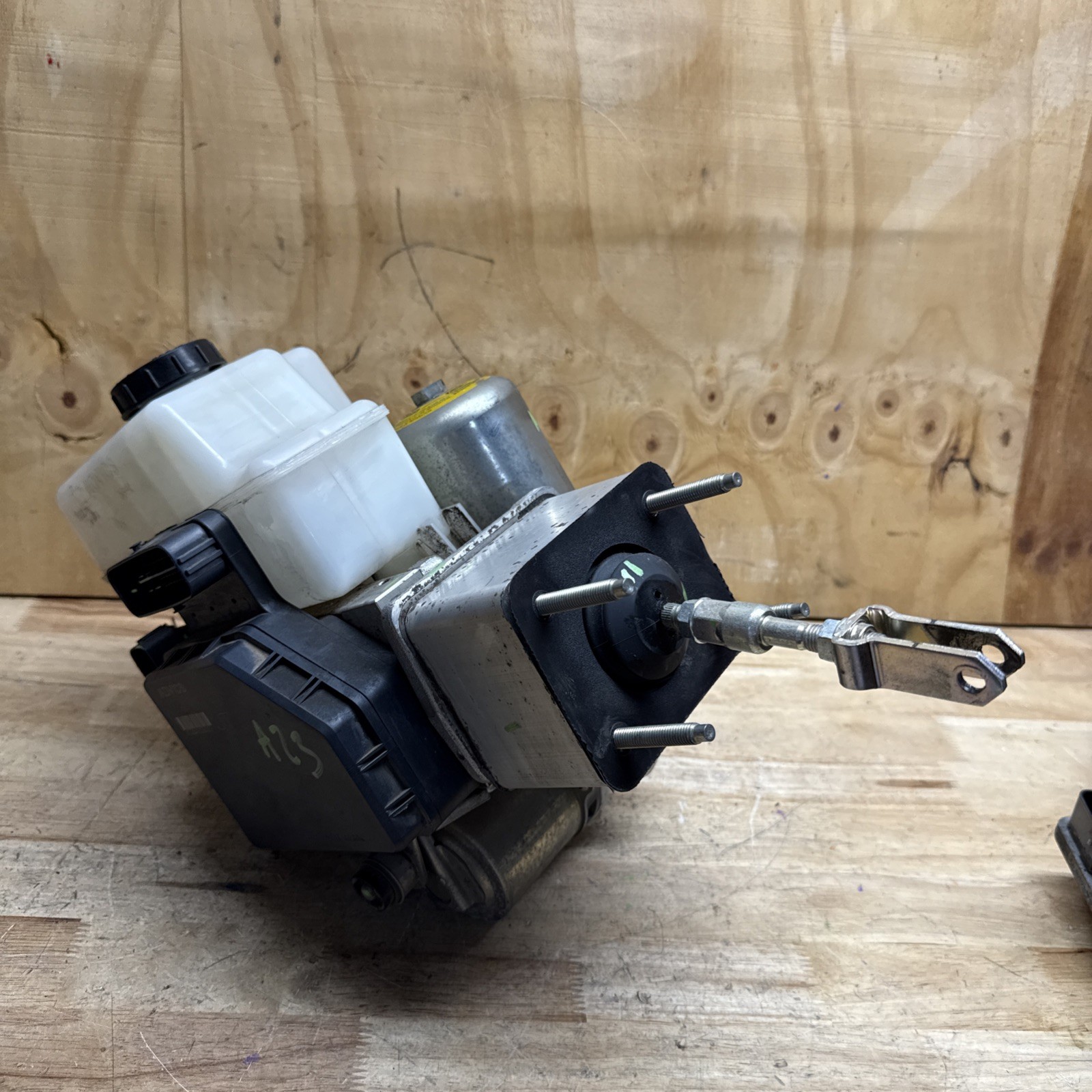 2014-2019 INFINITI QX80 5.6L POWER BRAKE BOOSTER MASTER CYLINDER ABS PUMP OEM