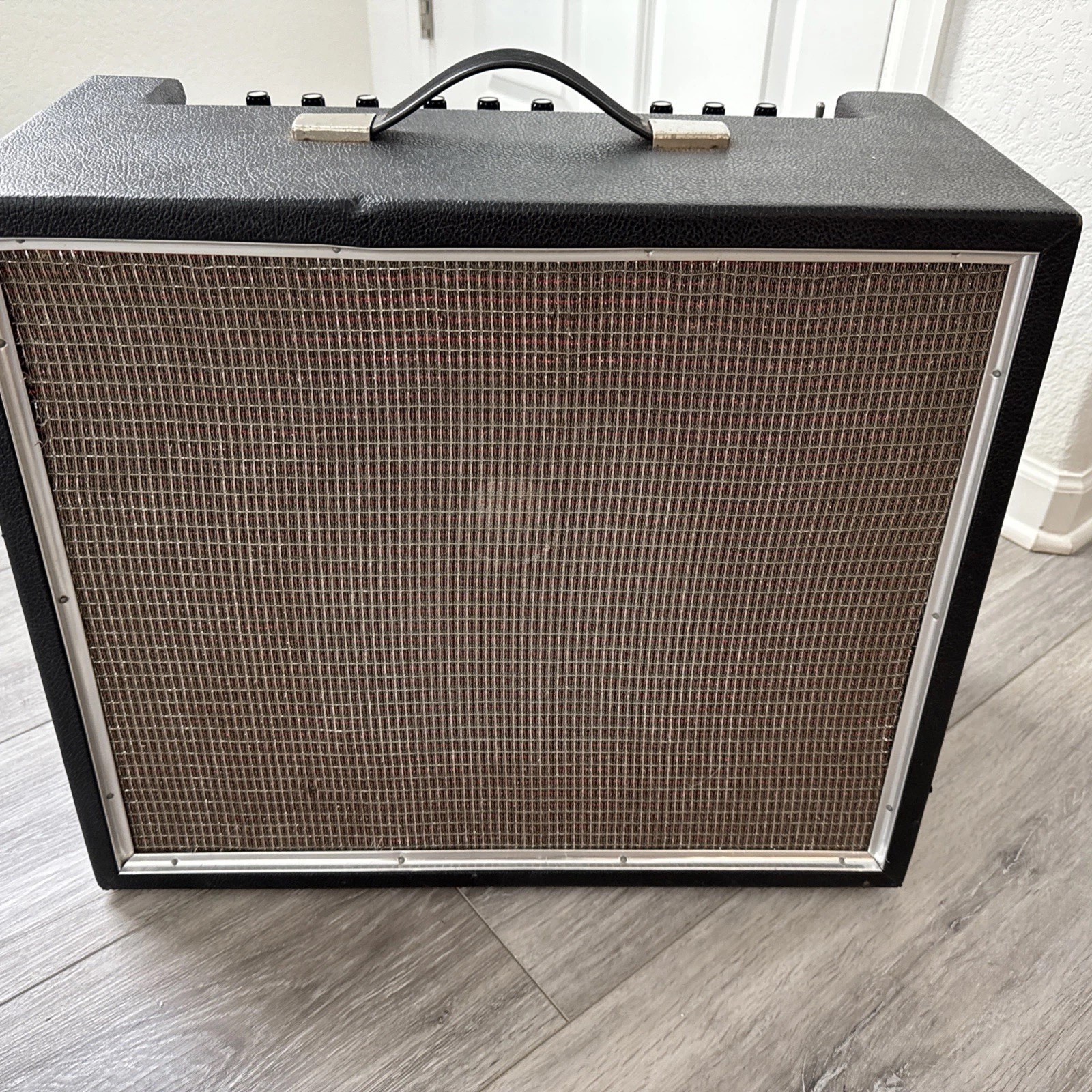 Polytone 102 Jazz Guitar Combo Amplifier Vintage 1970s 1x12 2-Input Polytone 102 Jazz Guitar Combo Amplifier Vintage 1970s 1x12 2-Input