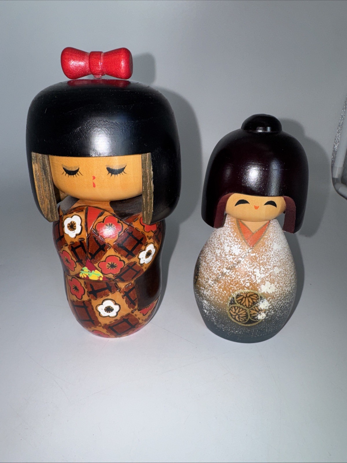 2 Traditional Japanese Wooden Hand Painted Kokeshi Dolls Beautiful