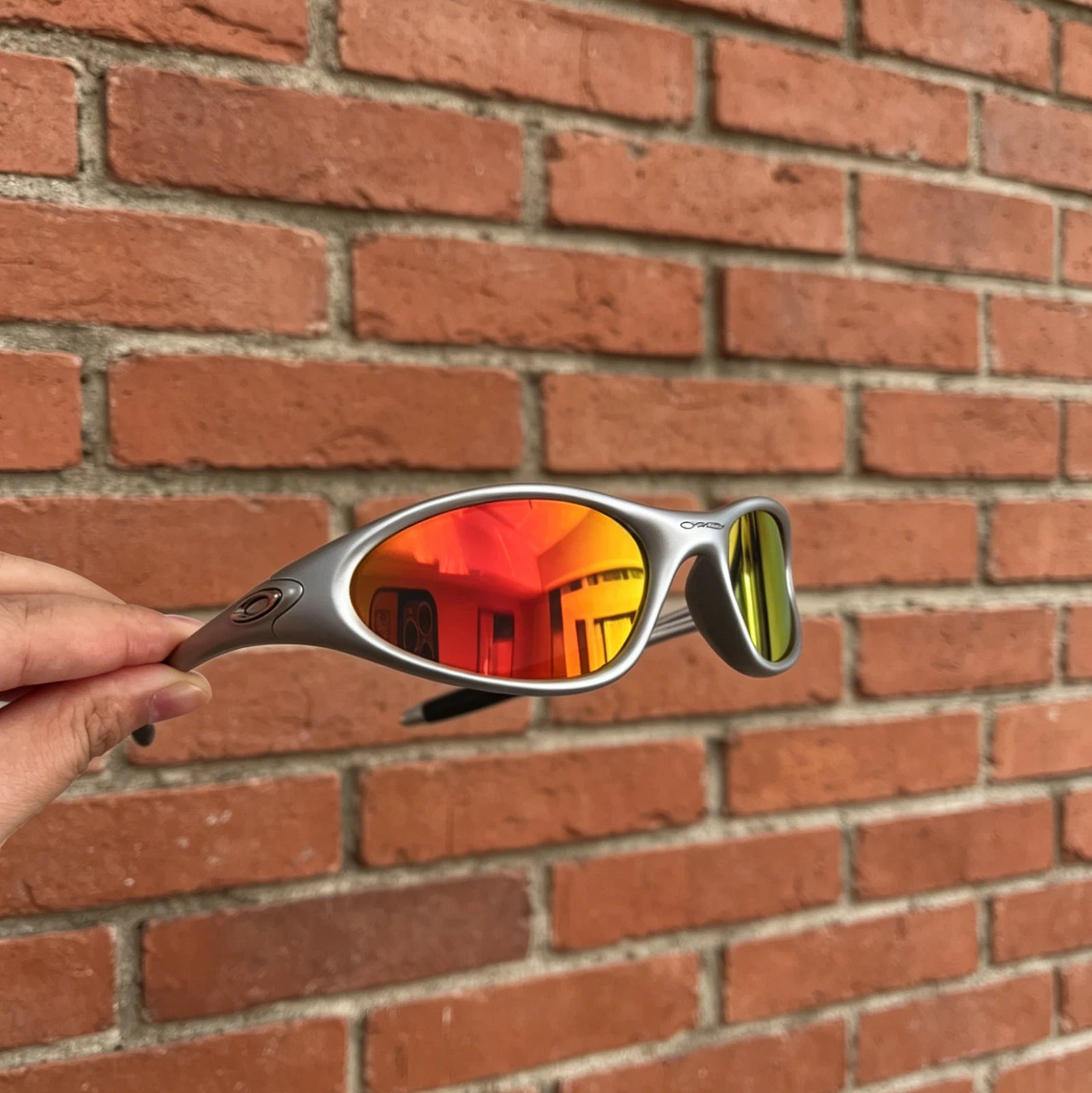 Retro Oakley Minute Gen1 Minute1.0 Sunglasses Sliver Frame Ruby Lenses Retro Oakley Minute Gen1 Minute1.0 Sunglasses Sliver Frame Ruby Lenses