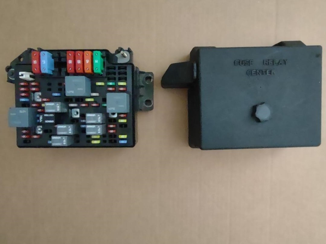 OEM 1999-2005 Chevy S10 Blazer GMC Jimmy Fuse Box 15328840 OEM 1999-2005 Chevy S10 Blazer GMC Jimmy Fuse Box 15328840