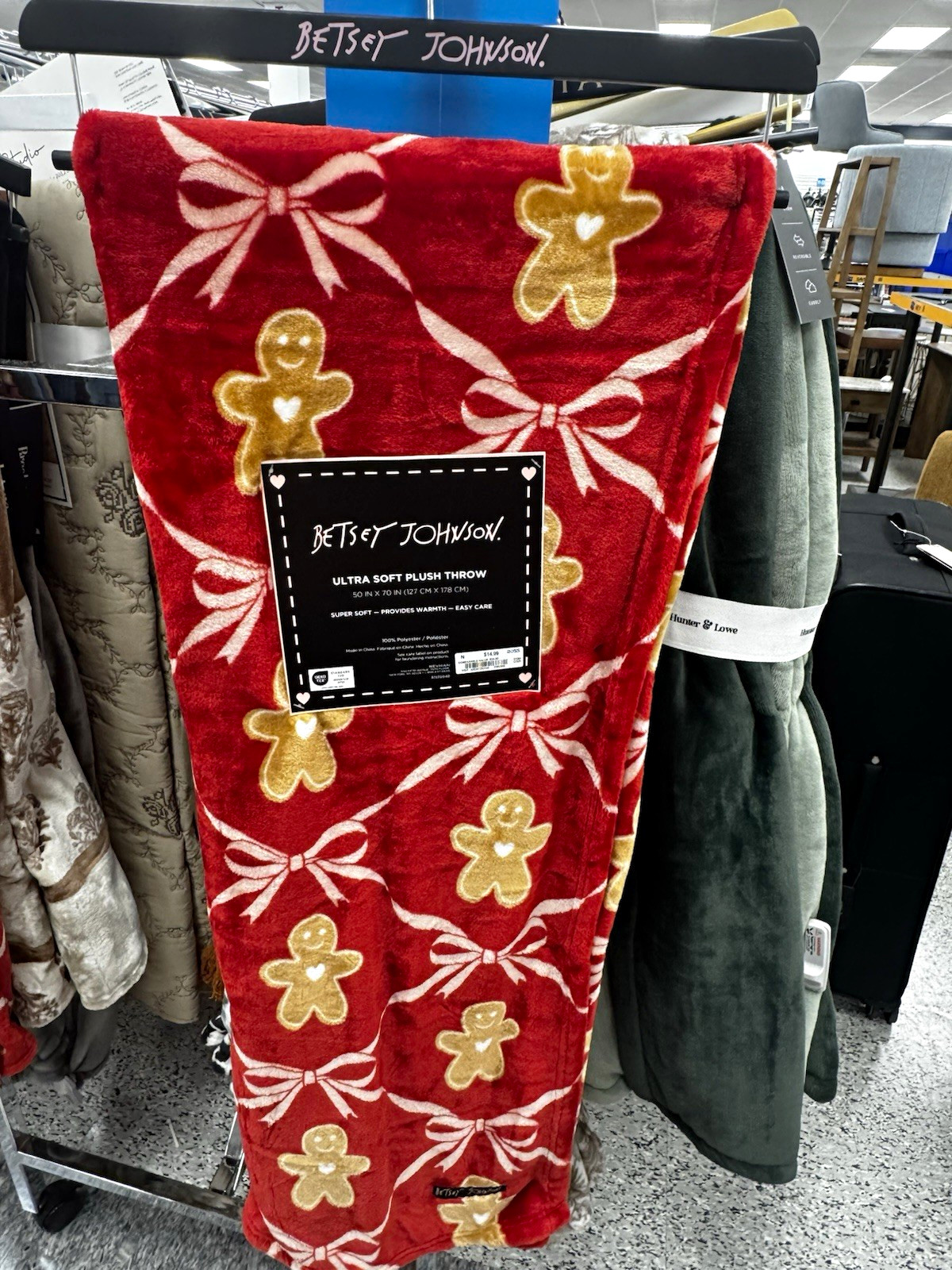 Betsey Johnson Ultra Soft Plush Throw Blanket 50x70 Red Gingerbread Bows