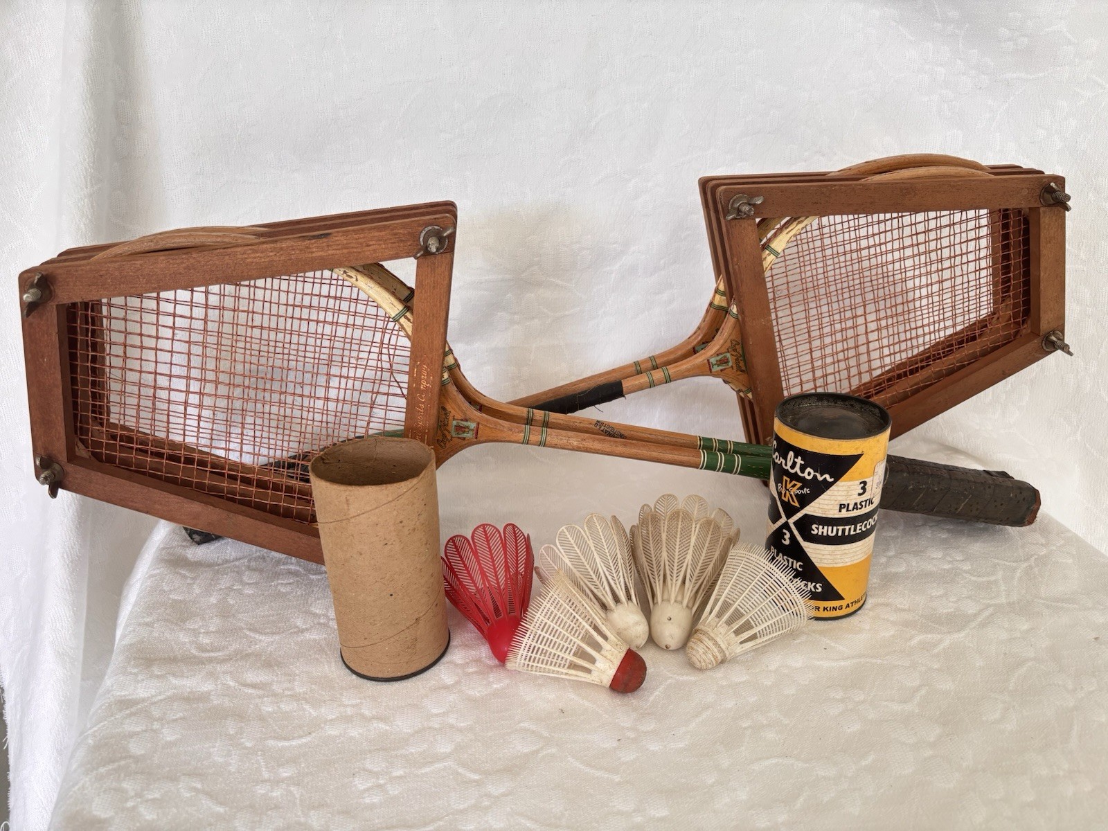 VTG 50-60s VTG Wood Badminton Rackets US/JAPAN Sports Decor S/4 W/Birdies….READ