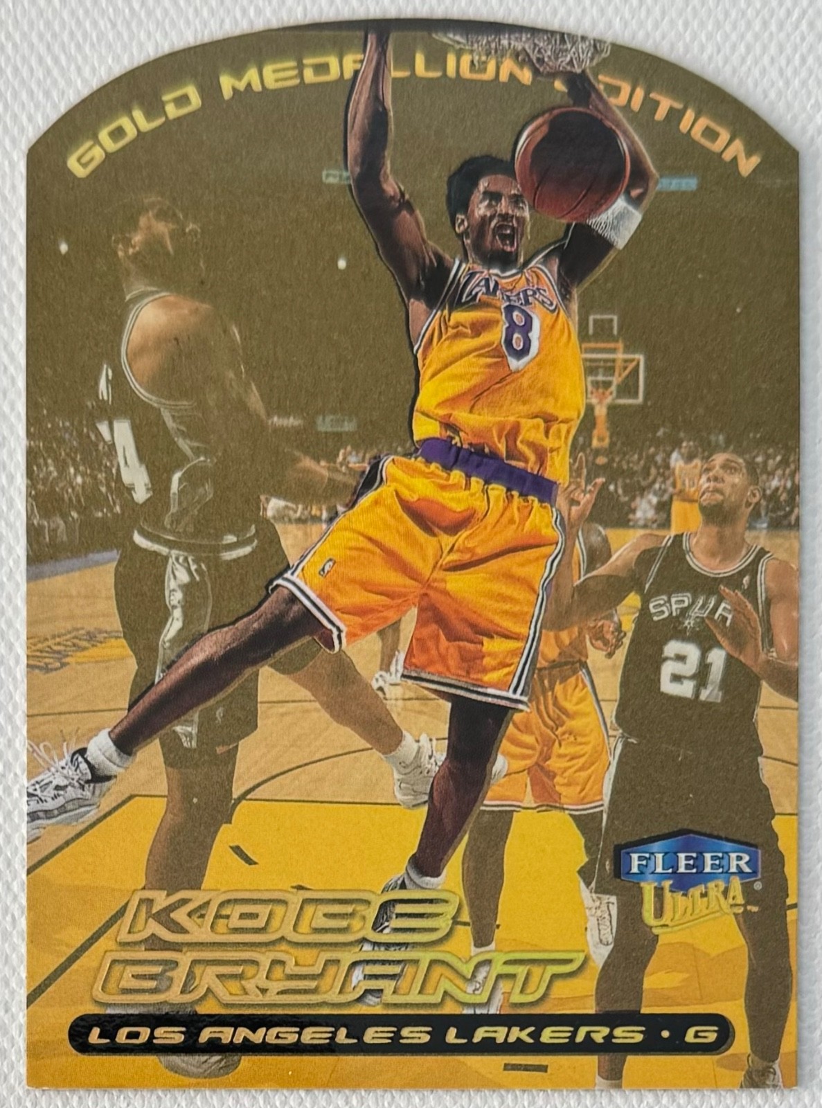 1999-00 Fleer Ultra #50 G KOBE BRYANT Gold Medallion Edition - READ