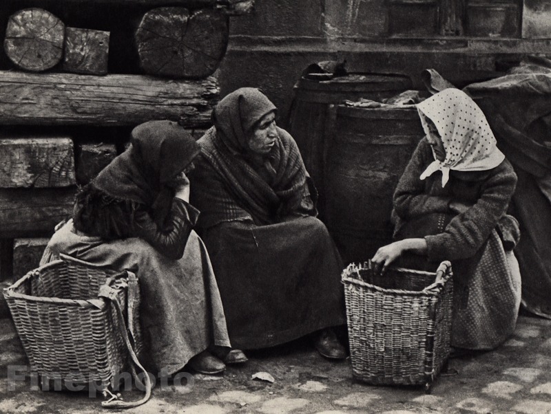 1919/72 Vintage ANDRE KERTESZ Peasant Women BASKETS Food Hungary Photo Art 11x14
