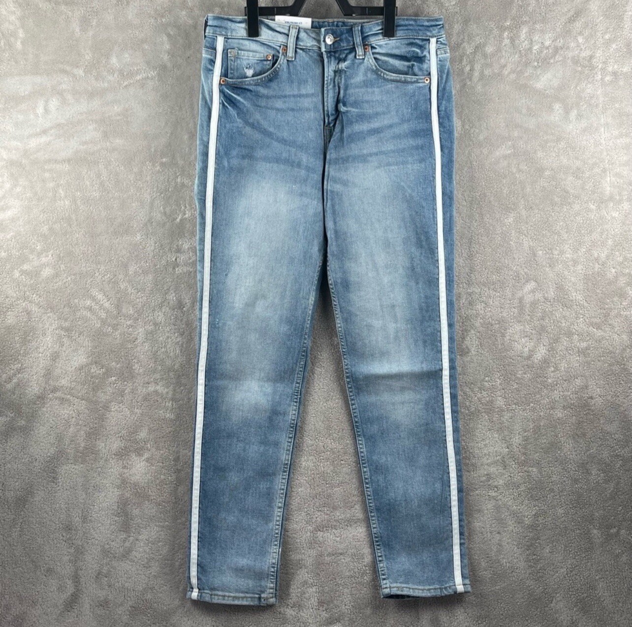 H&M &Denim Girlfriend Fit Jeans Womens Size 28 Blue Regular Waist Stripe NWT