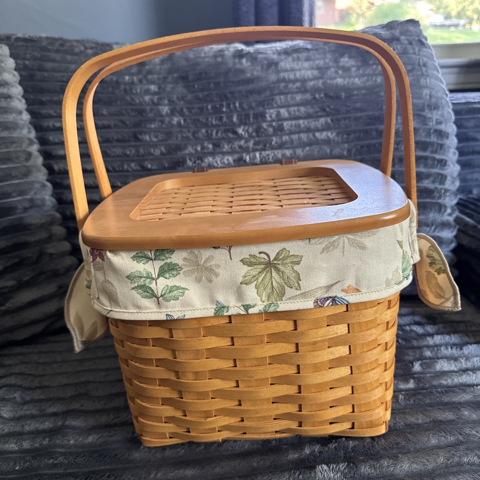 Longaberger 2001 Classic Hostess Weekender Basket Botanical Linerand Protector 