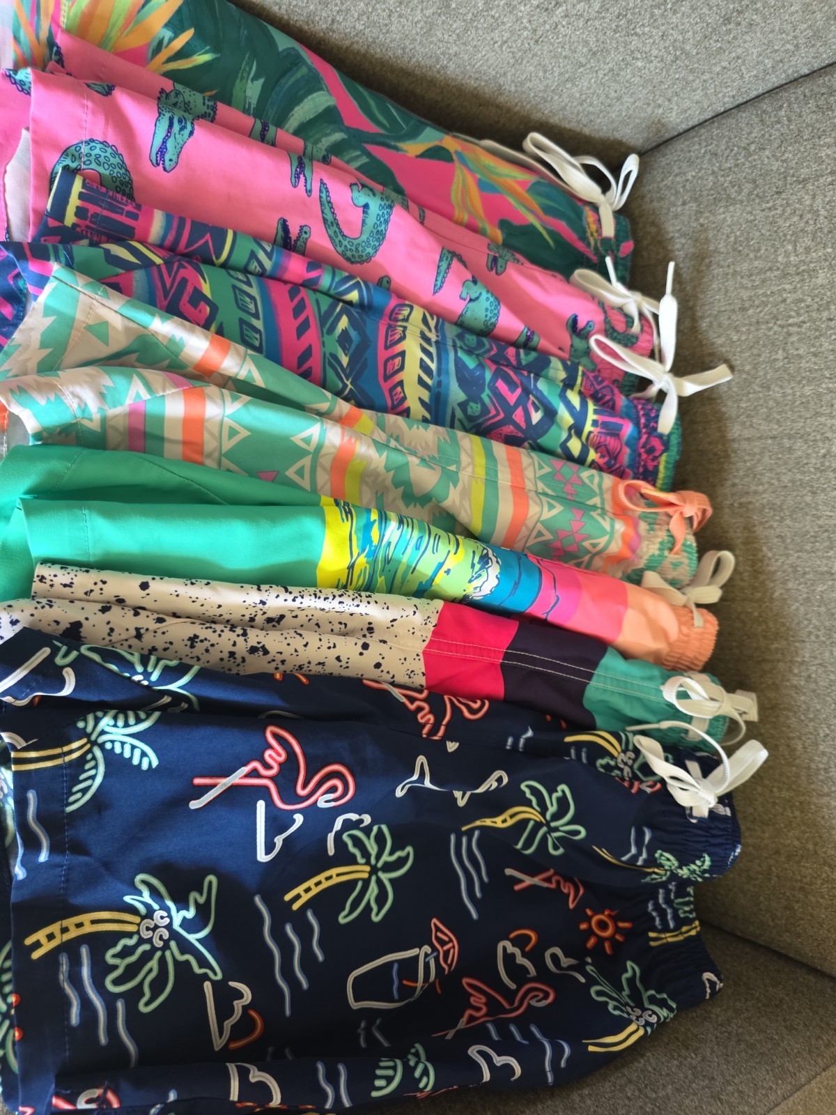 Chubbies Men\'s Swim Trunks lot of 7 Pairs Size Large 5.5 Inseam