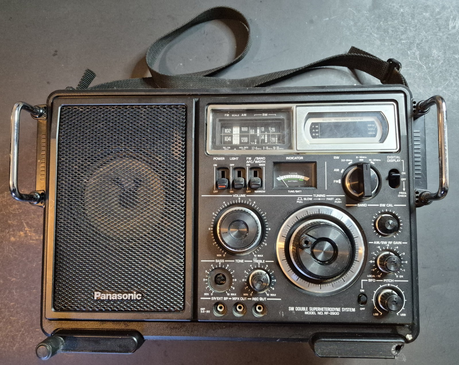 Vintage Panasonic RF-2900 5BAND FM/MW/SW1-3 Receiver FOR PARTS Vintage Panasonic RF-2900 5BAND FM/MW/SW1-3 Receiver FOR PARTS