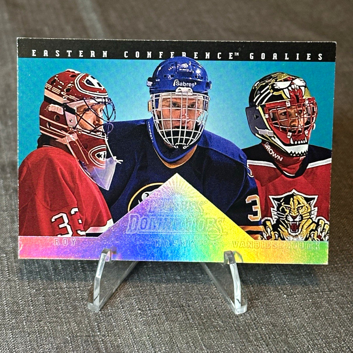 Donruss 1993-94 Dominators NHL Insert 2-Card Lot #3/8 #8/8 Hasek Roy Donruss 1993-94 Dominators NHL Insert 2-Card Lot #3/8 #8/8 Hasek Roy