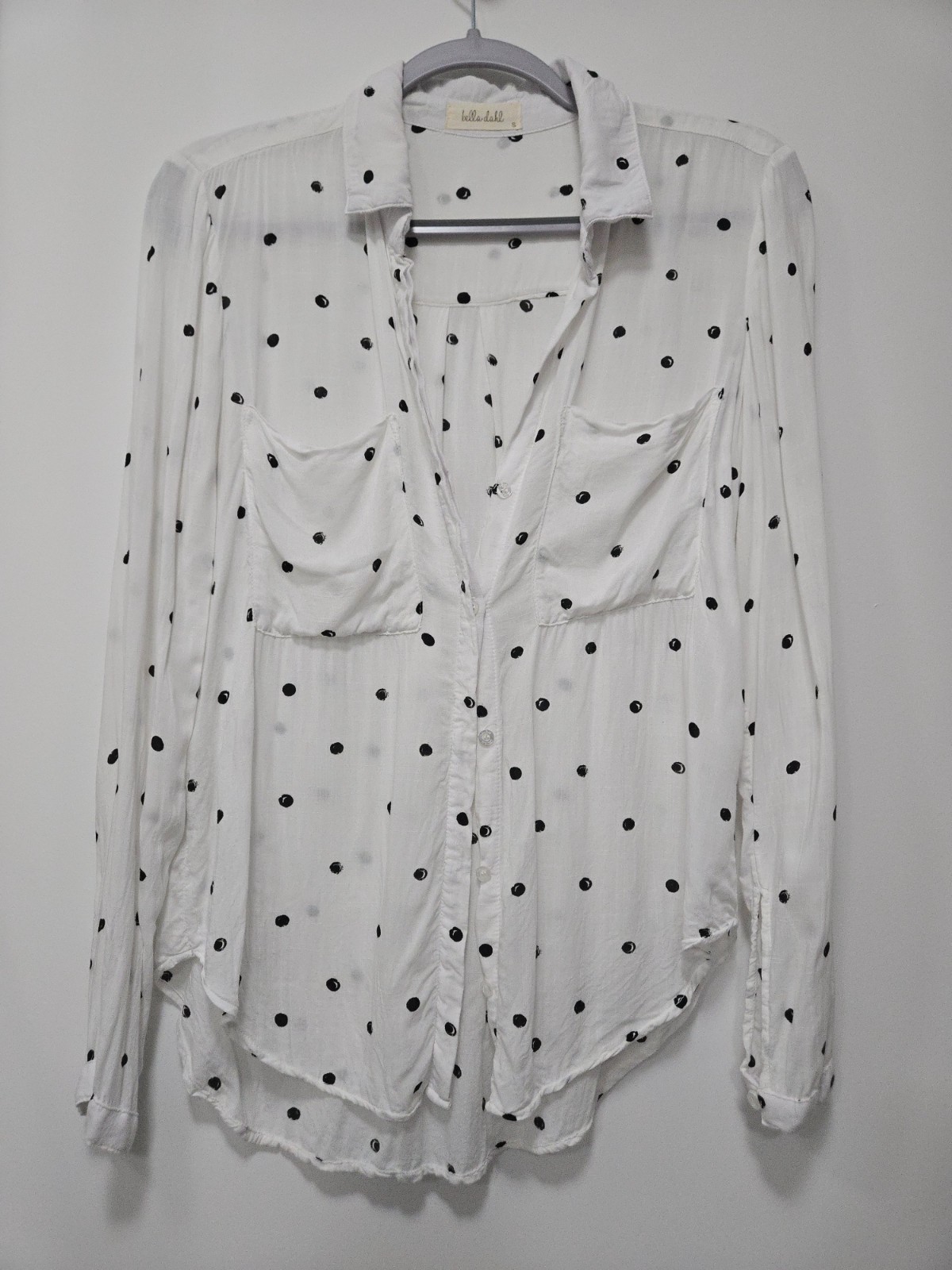 Bella Dahl white long-sleeve button-up black polka dot blouse top Size S Bella Dahl white long-sleeve button-up black polka dot blouse top Size S