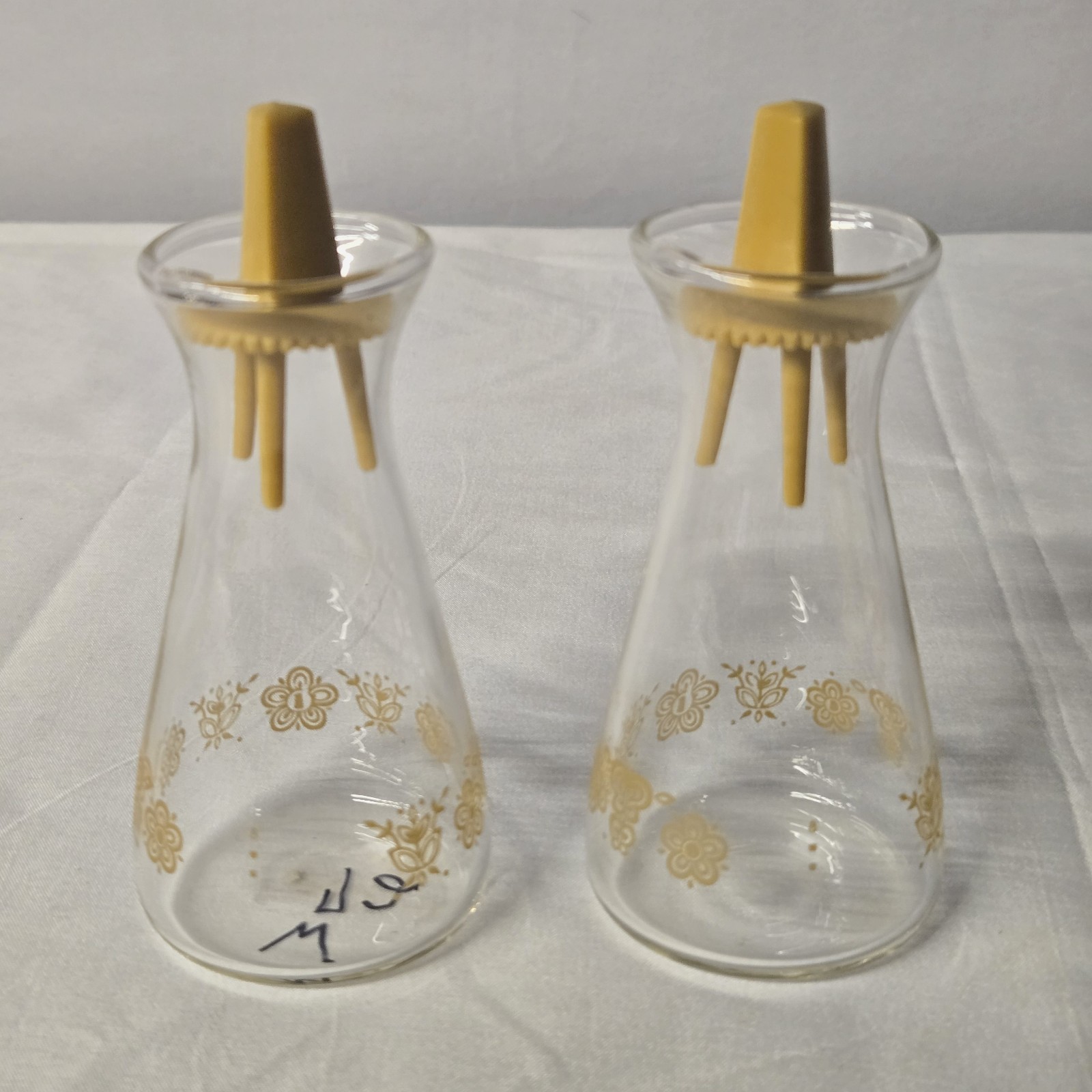 Vintage 1970’s Pyrex Gold Butterfly Floral Glass Salt And Pepper Shakers MCM E38