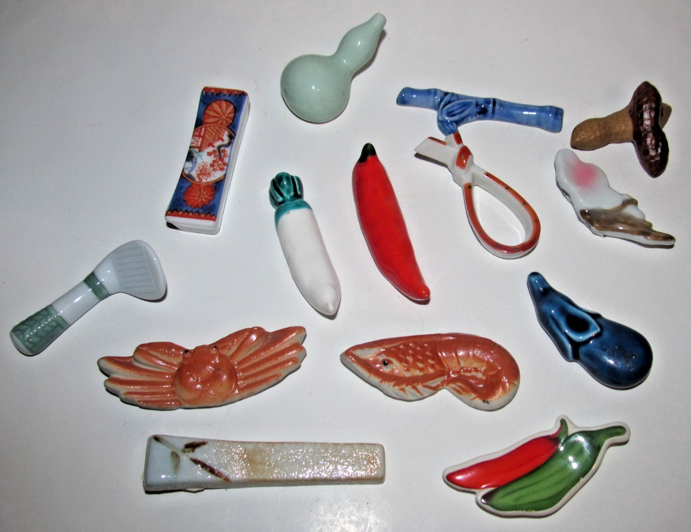Lot of  Vintage Miniature Ceramic Trinkets Decor  (C5)
