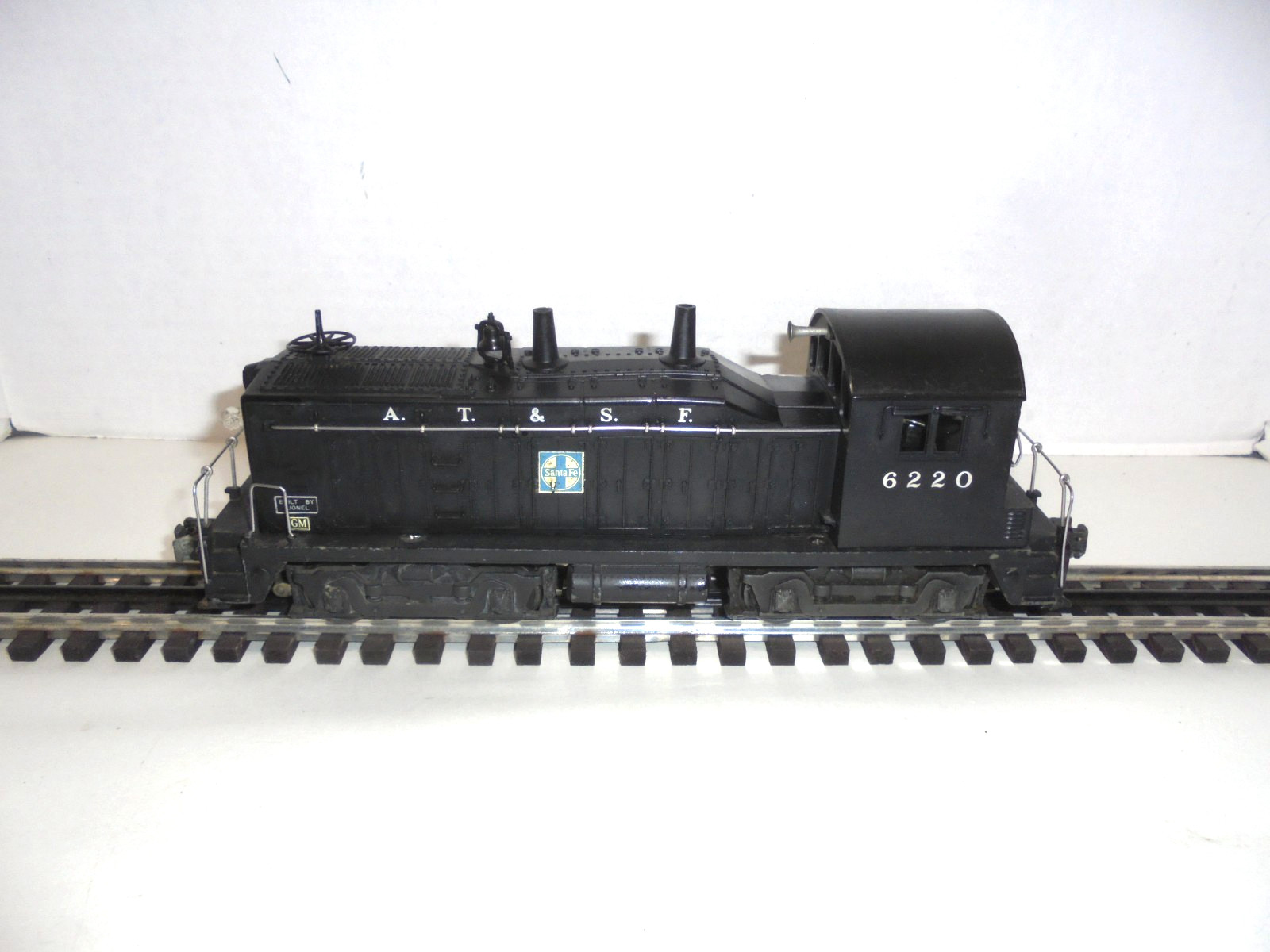 LIONEL 6220 SANTA FE DIESEL SWITCHER TRAIN ENG WITH RINGING BELL POSTWAR O GAUGE