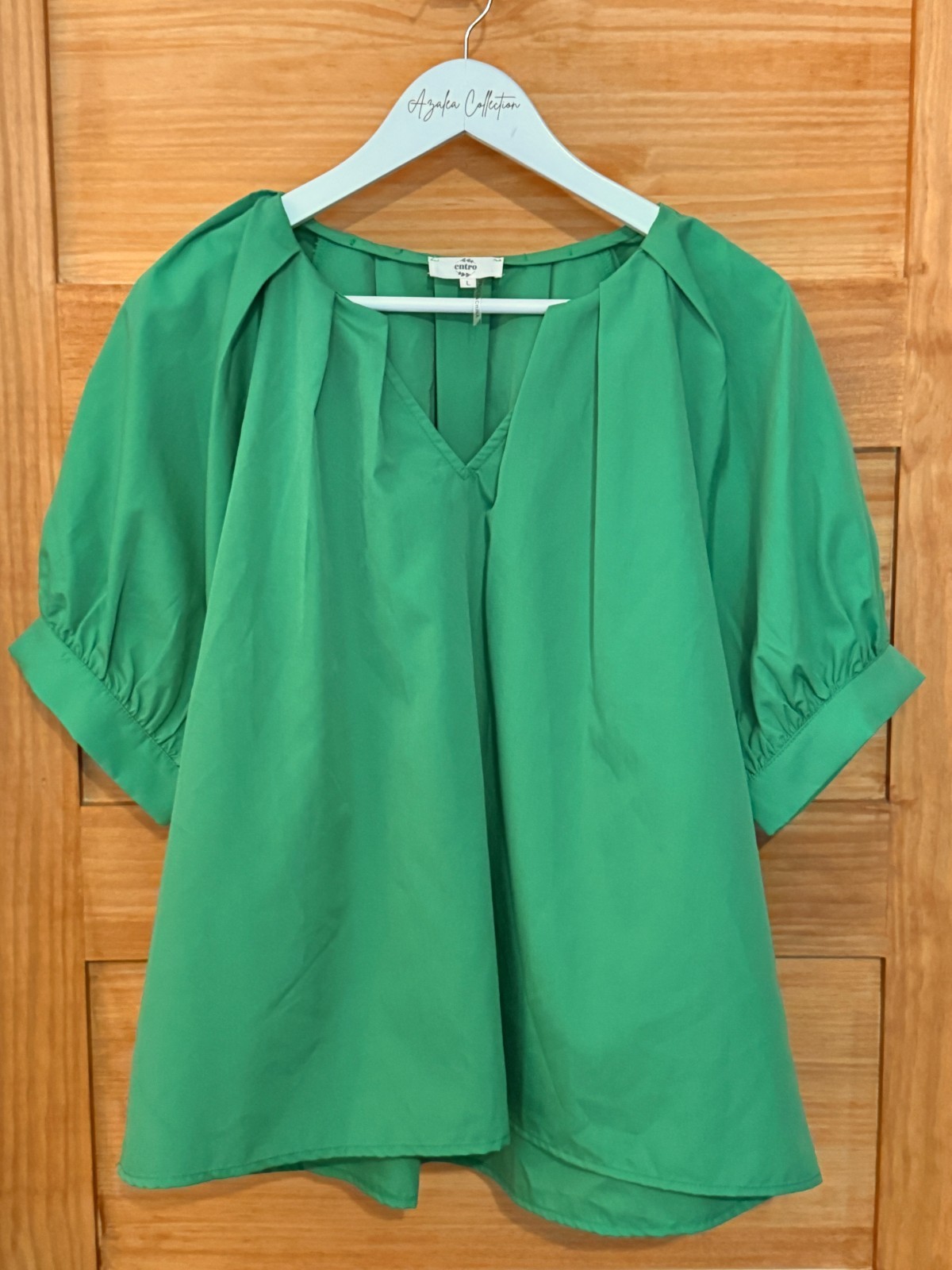 ENTRO Boutique Kelly Green Puff Sleeve Pleated V Neck Blouse Women\'s size L