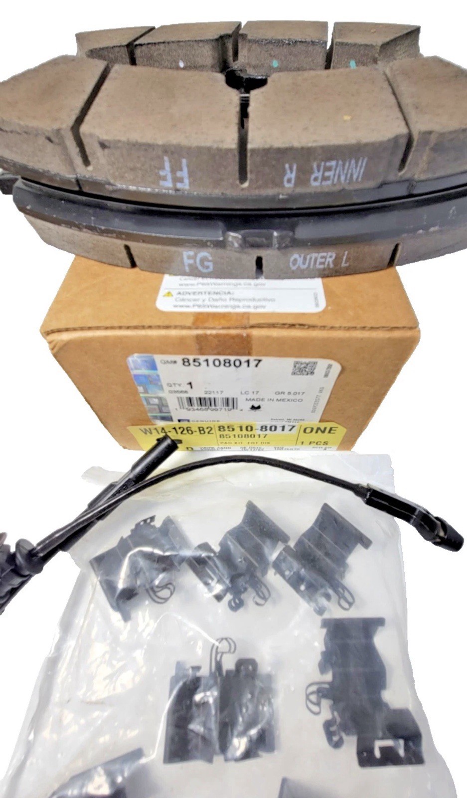 New GM OEM 85108017 Disc Brake Pad Set Silverado Sierra 2500 3500