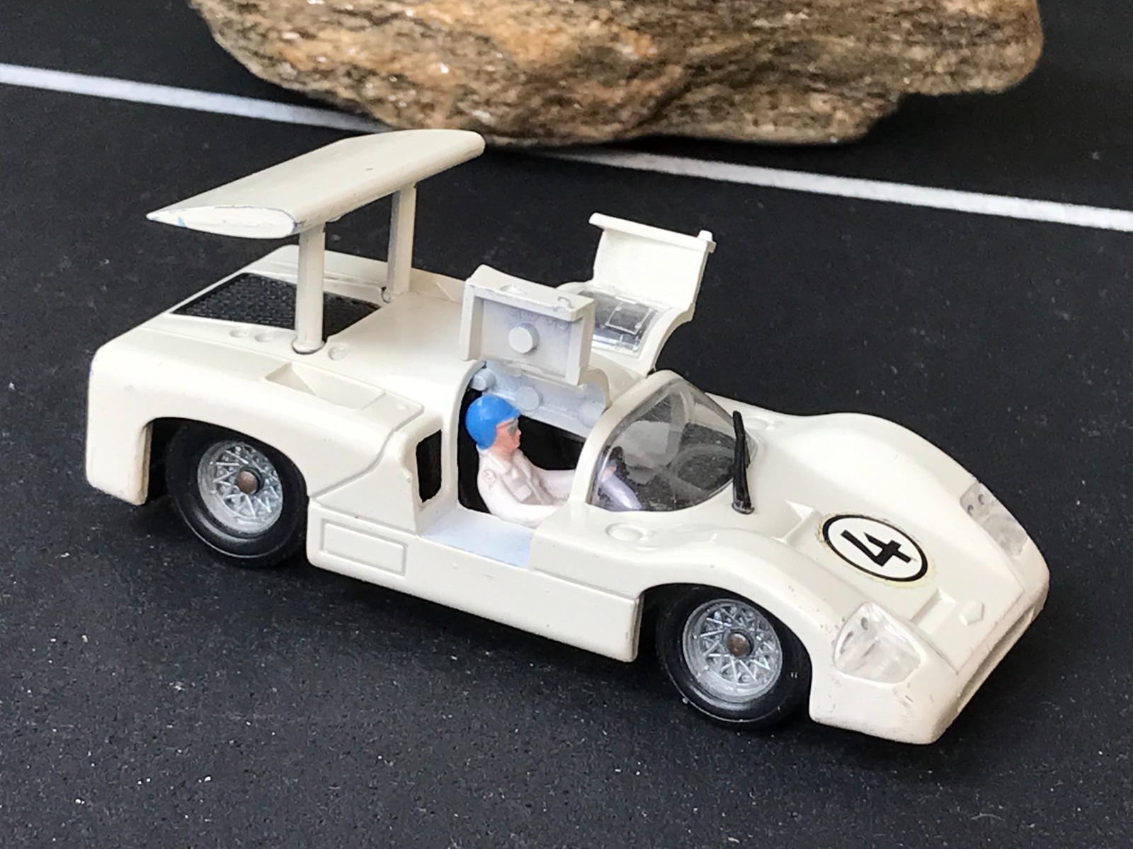 RARE Solido France 1:43 Diecast WHITE #4 CHAPARRAL 2F 2 F No 169 5/68 w/ DRIVER