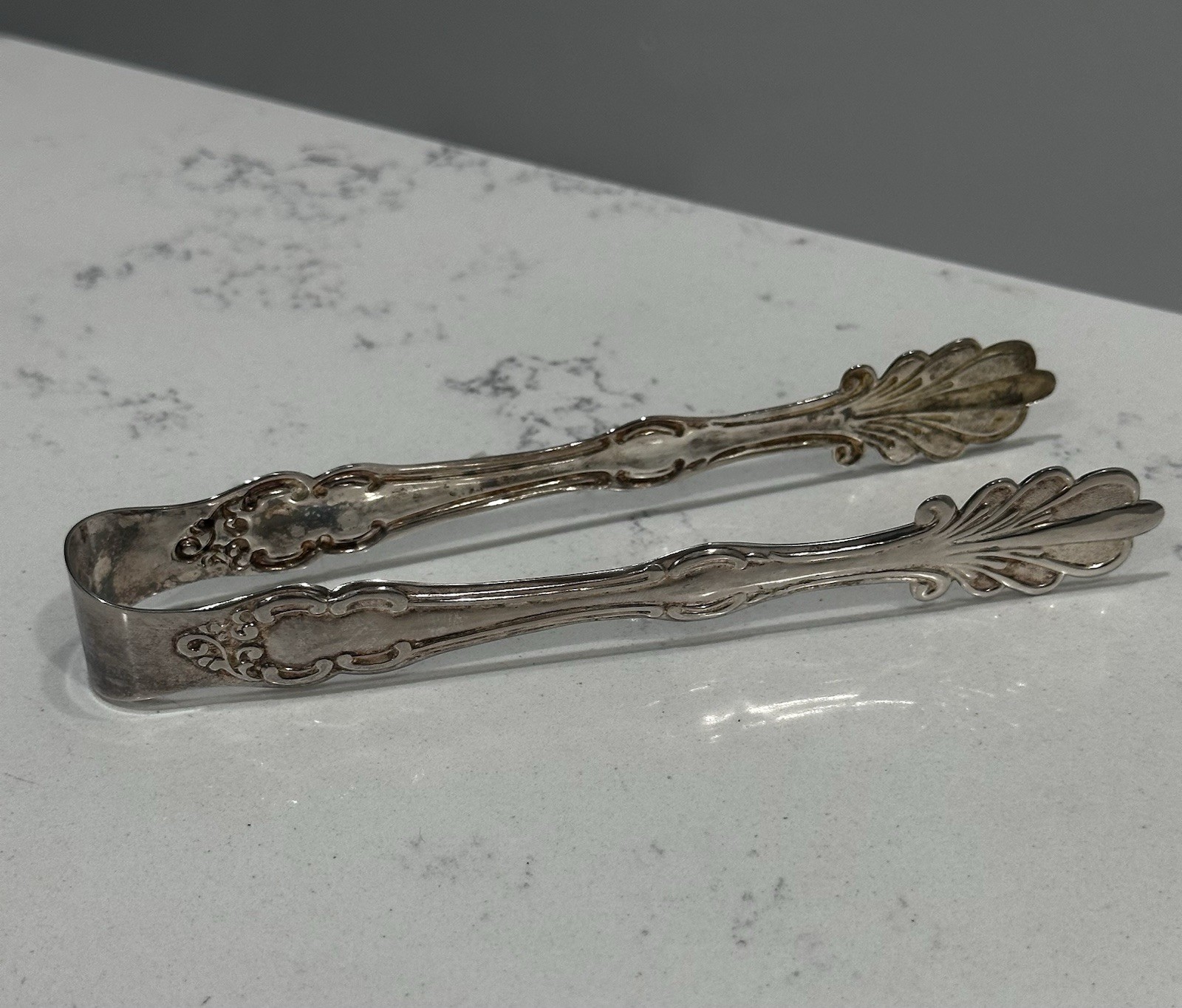 Sheridan Taunton Vintage Silversmiths Silver-plated Serving Tongs Shell Claw 7\ Sheridan Taunton Vintage Silversmiths Silver-plated Serving Tongs Shell Claw 7\