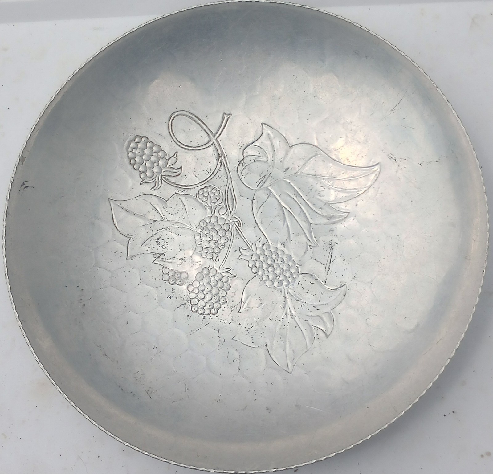 1950\'s-60\'s Kraftware Aluminum Bowl Grapes And Leaves 11 1/4\