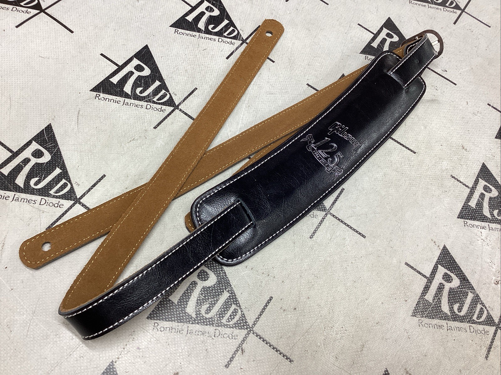 2019 Genuine Gibson 125th Anniversary Padded Leather Strap NOS 2019 Genuine Gibson 125th Anniversary Padded Leather Strap NOS
