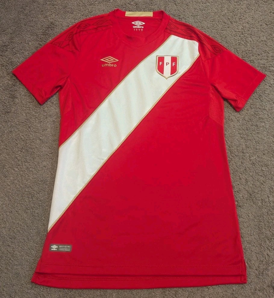 2018 Umbro Peru National Football Team Red Soccer Jersey Men\'s Small