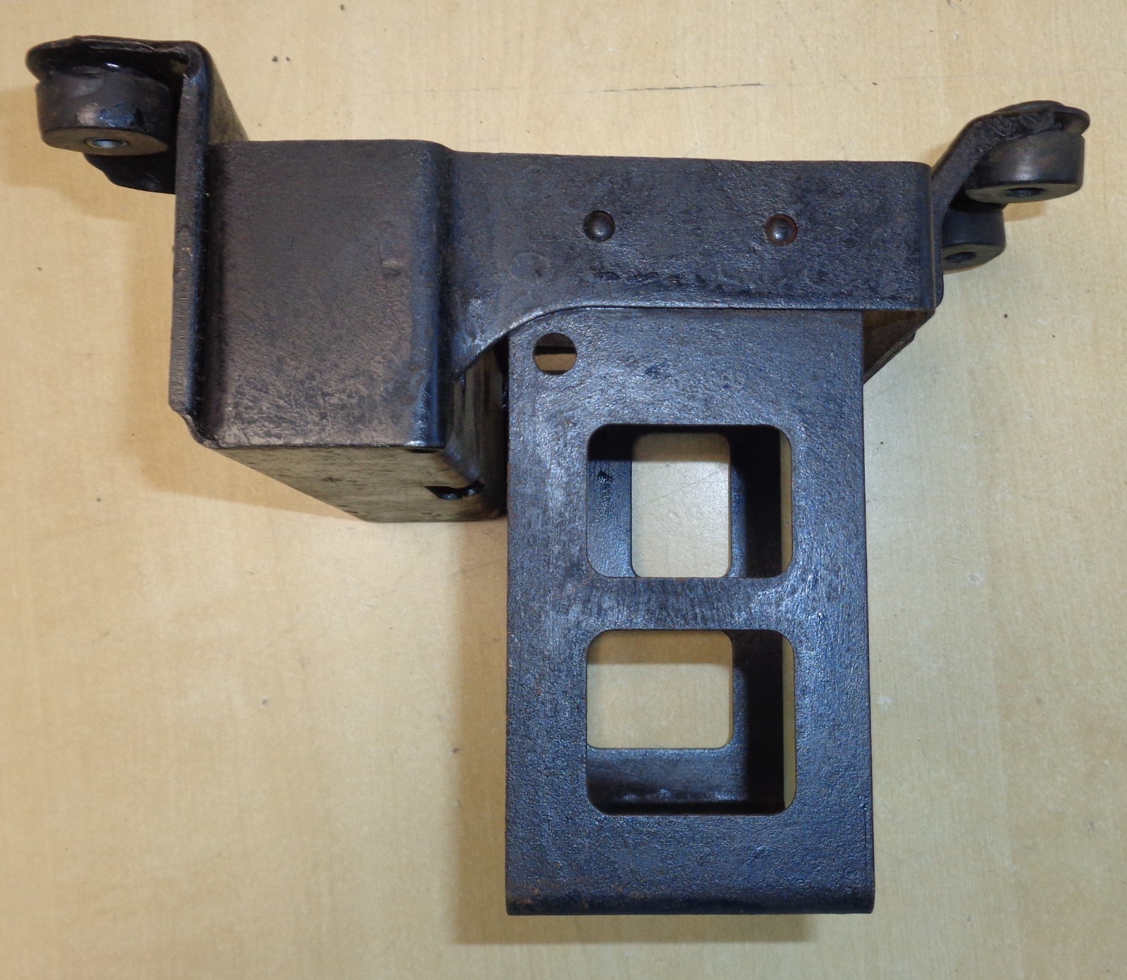 Suzuki GT750 Kettle Battery Box