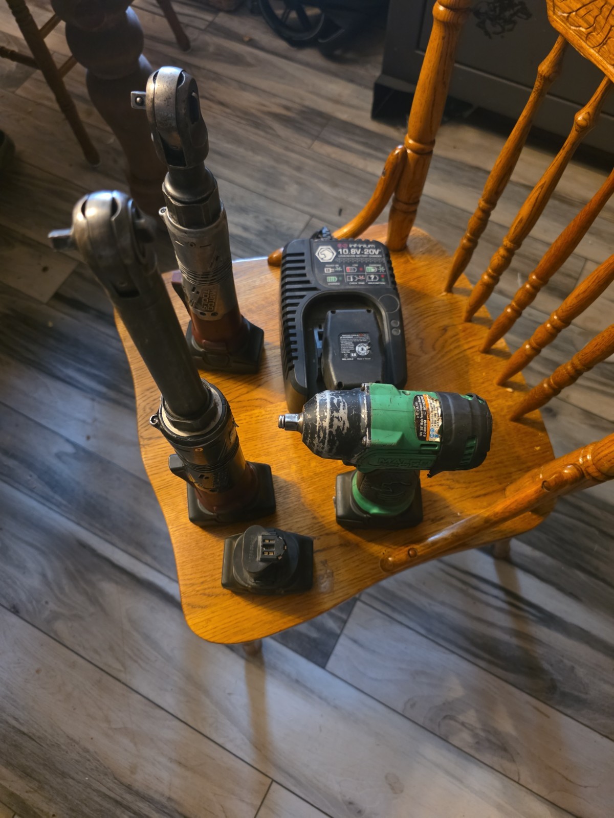 Matco 1/4 Extended Rachet,3/8 Rachet And 3/8 Impact With A Total Of 5 Batteries Matco 1/4 Extended Rachet,3/8 Rachet And 3/8 Impact With A Total Of 5 Batteries